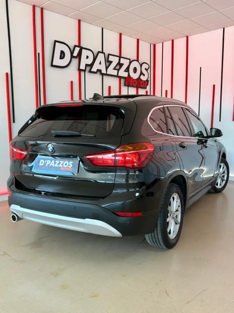 BMW X1 sDrive 16d Business Zwart - 2