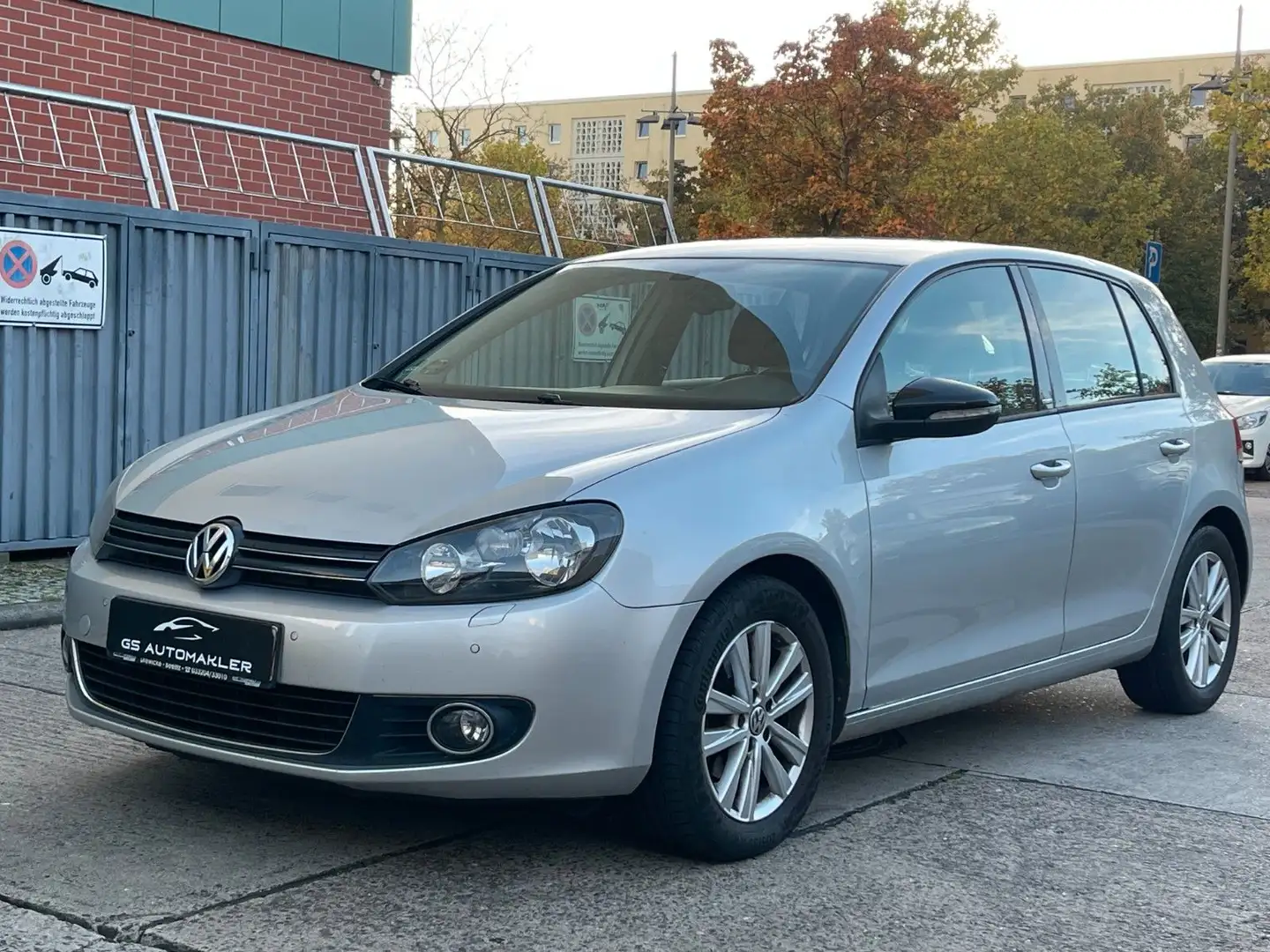 Volkswagen Golf VI 1.6 Diesel Style SHZ PDC KLIMA TEMPOMAT Argent - 2