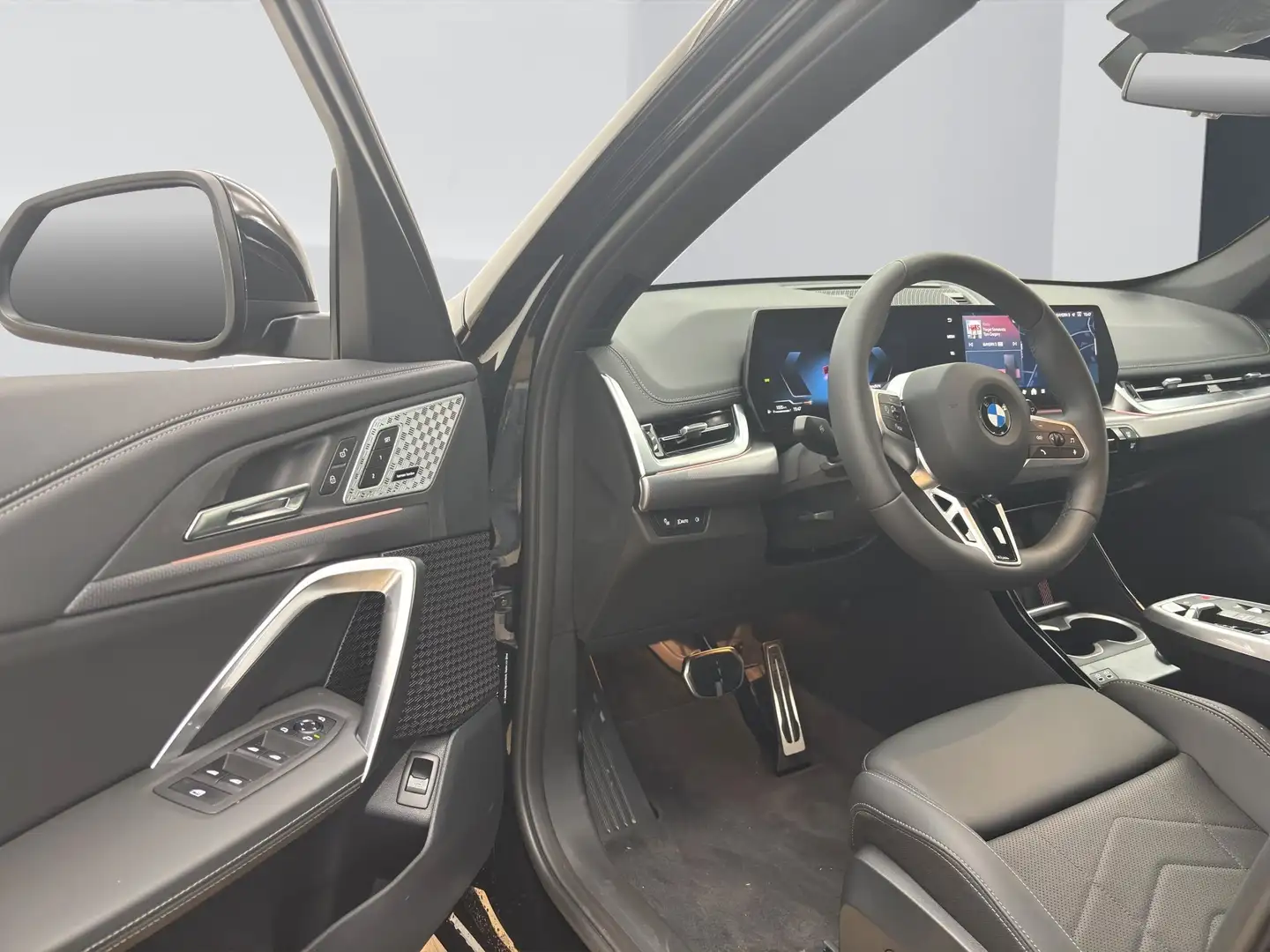 BMW X1 xDrive20d [M Sport, AHK, ACC, RFK, HK Sound] Schwarz - 2