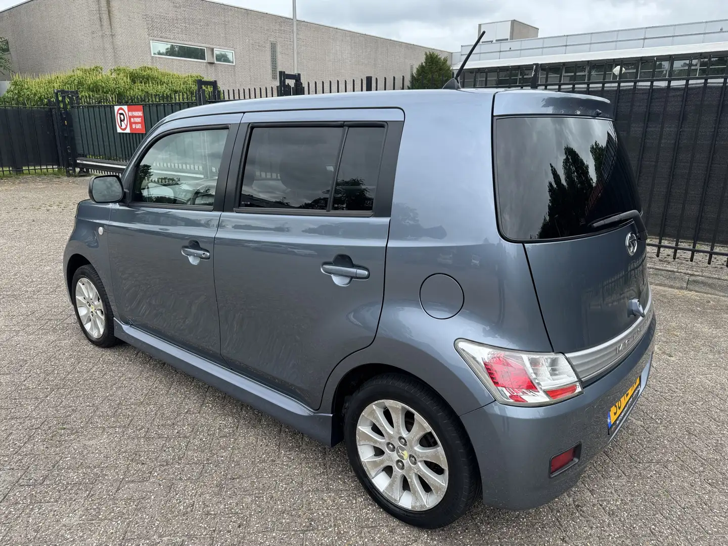 Daihatsu Materia 1.3 Funk 5 Drs StrBkr AC/LMV Grijs - 2