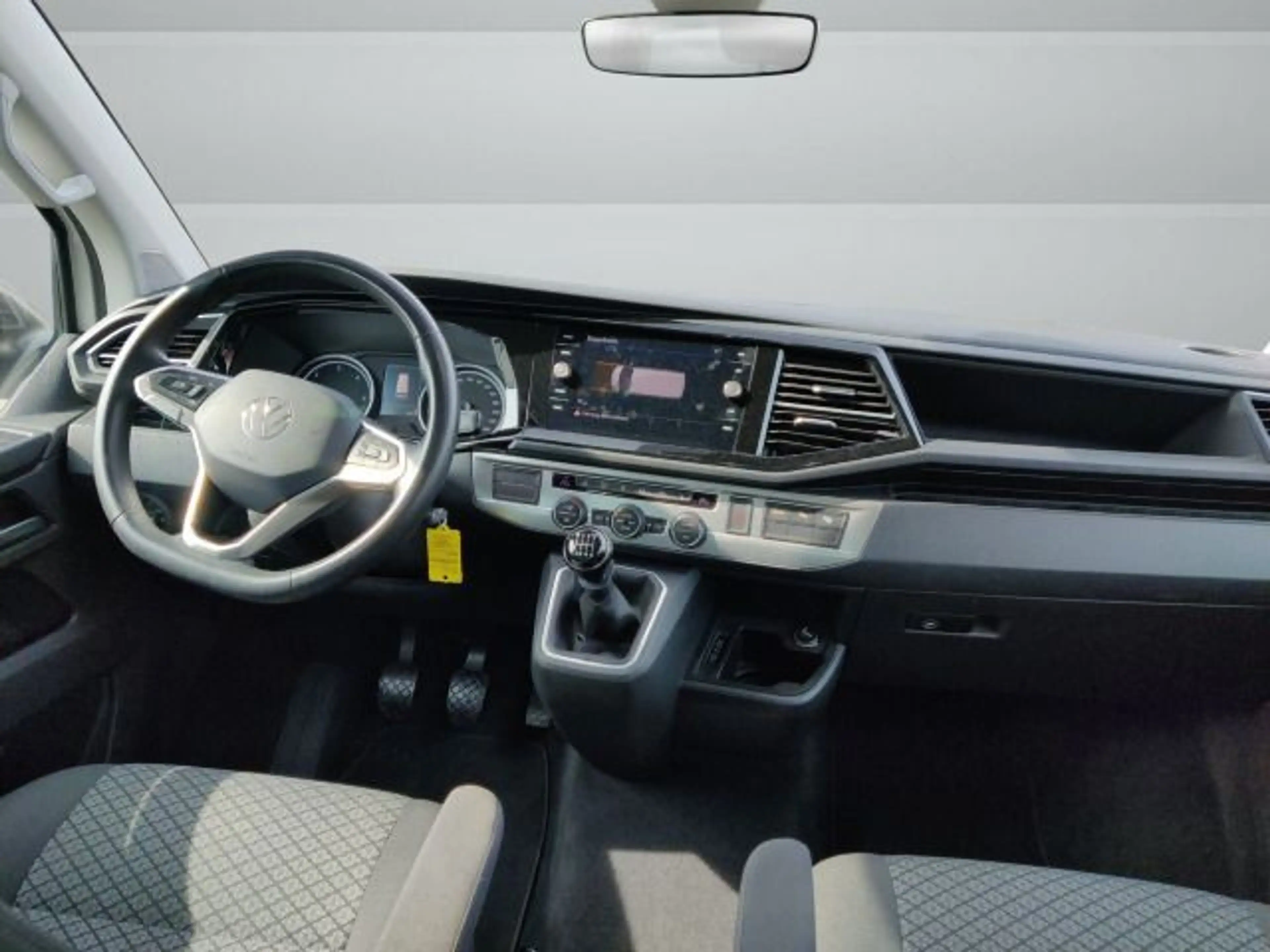 Volkswagen T6.1 Multivan 2.0 TDI — photo 7
