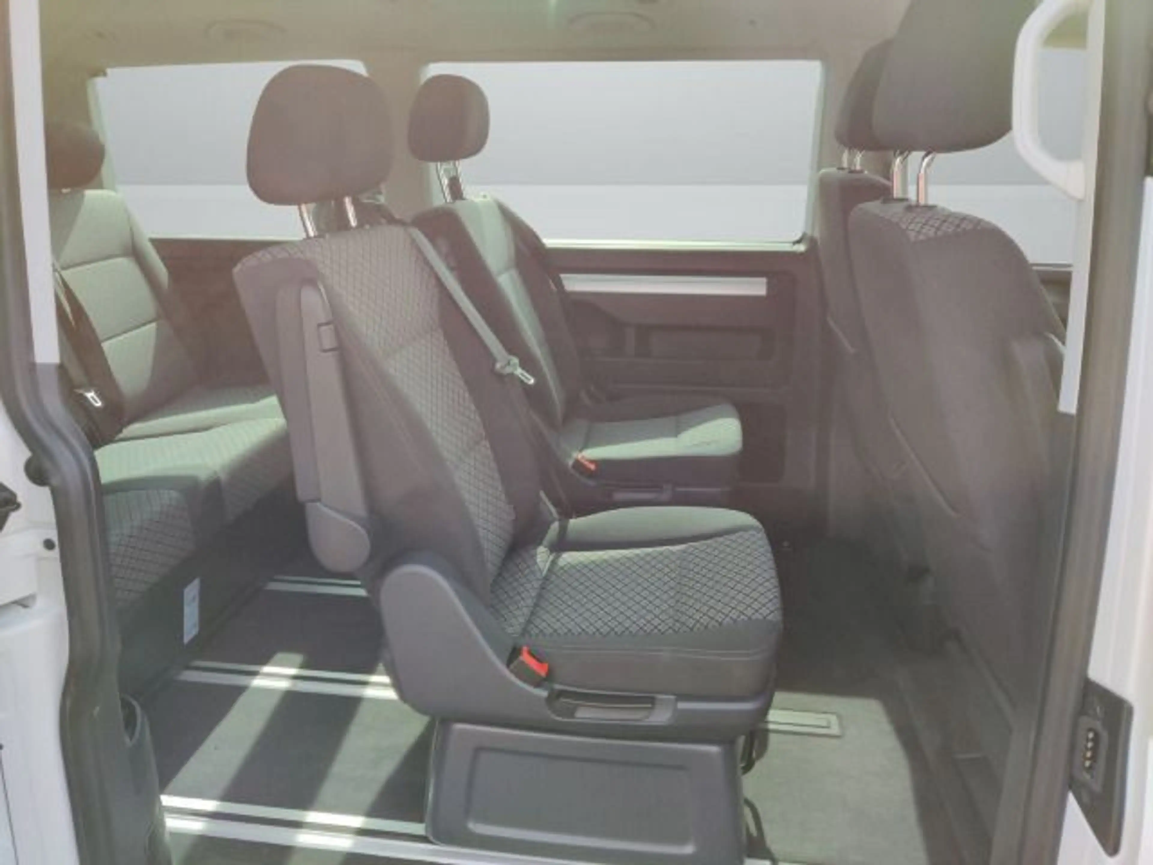 Volkswagen T6.1 Multivan 2.0 TDI — photo 9