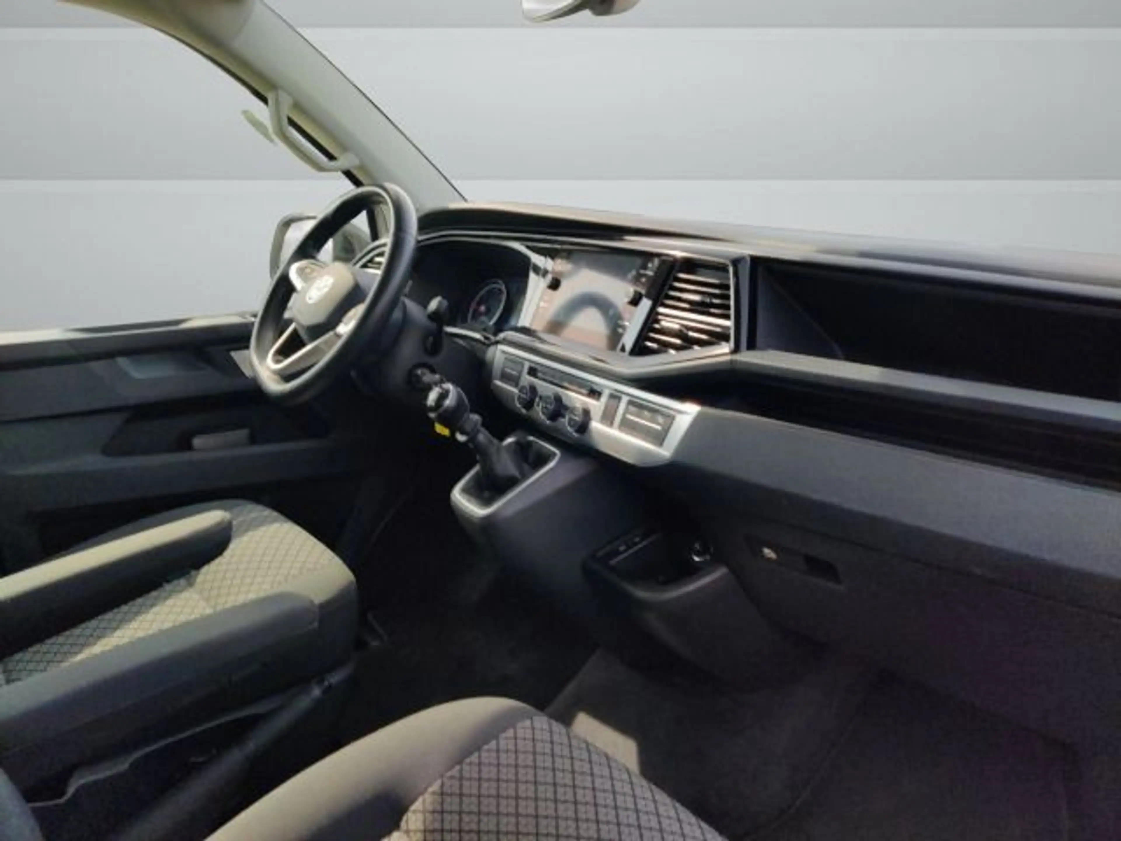 Volkswagen T6.1 Multivan 2.0 TDI — photo 8