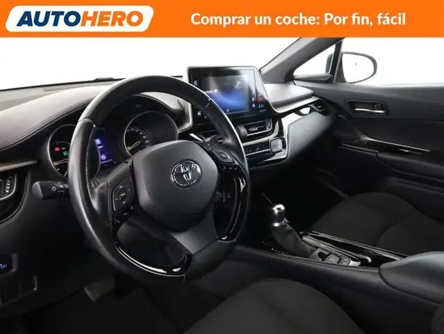 Toyota C-HR view 12