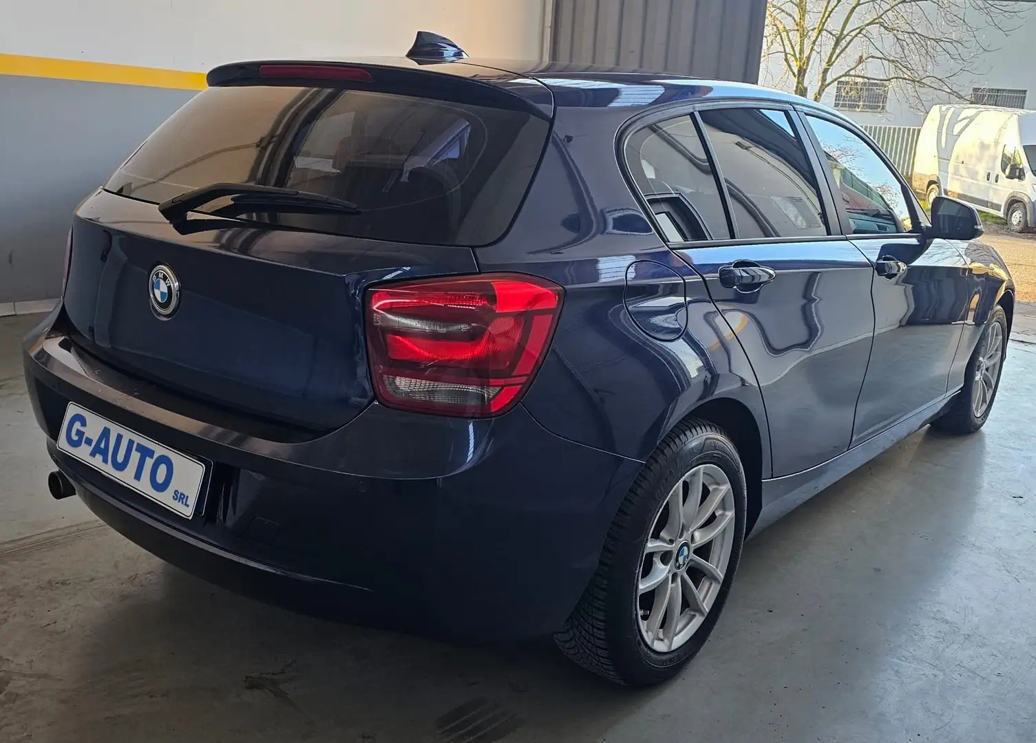 BMW 114 Serie 1 F/20-21 2011 114d 5p Joy Azul - 2