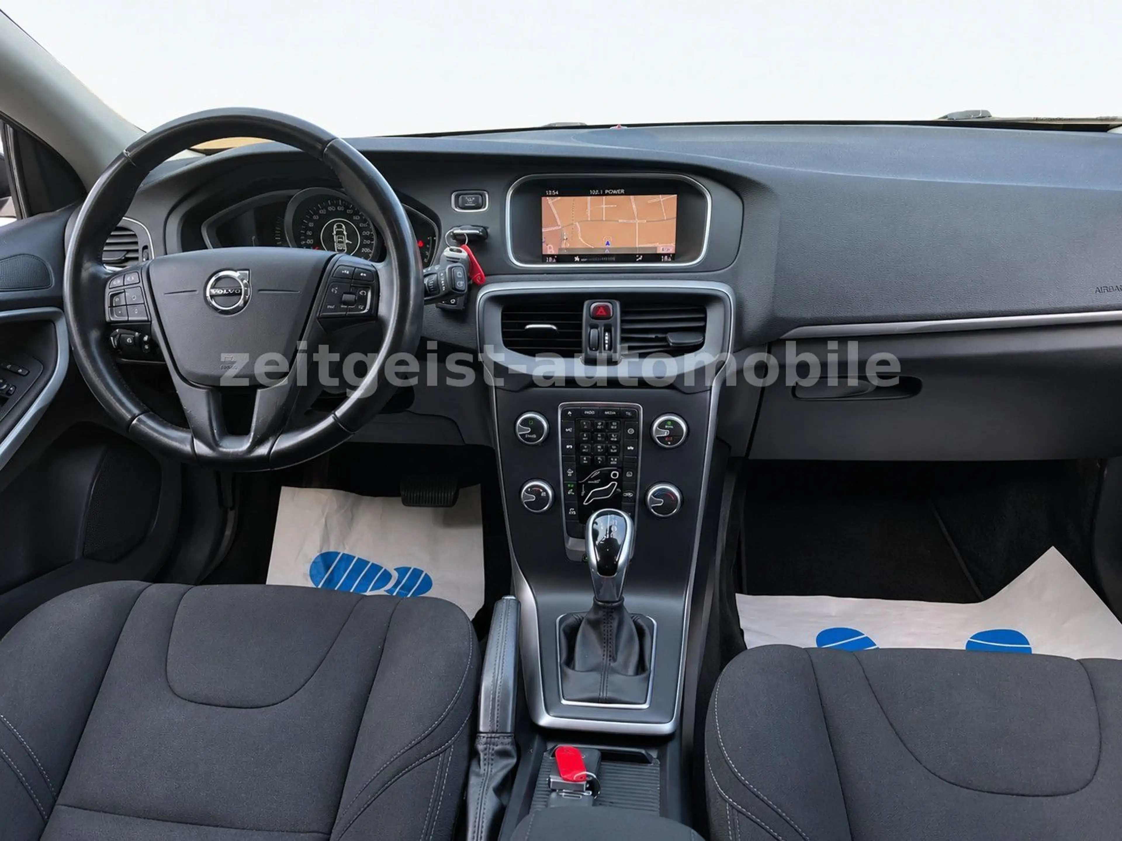 Volvo V40 D2 *TÜV & SERVICE NEU* — photo 9