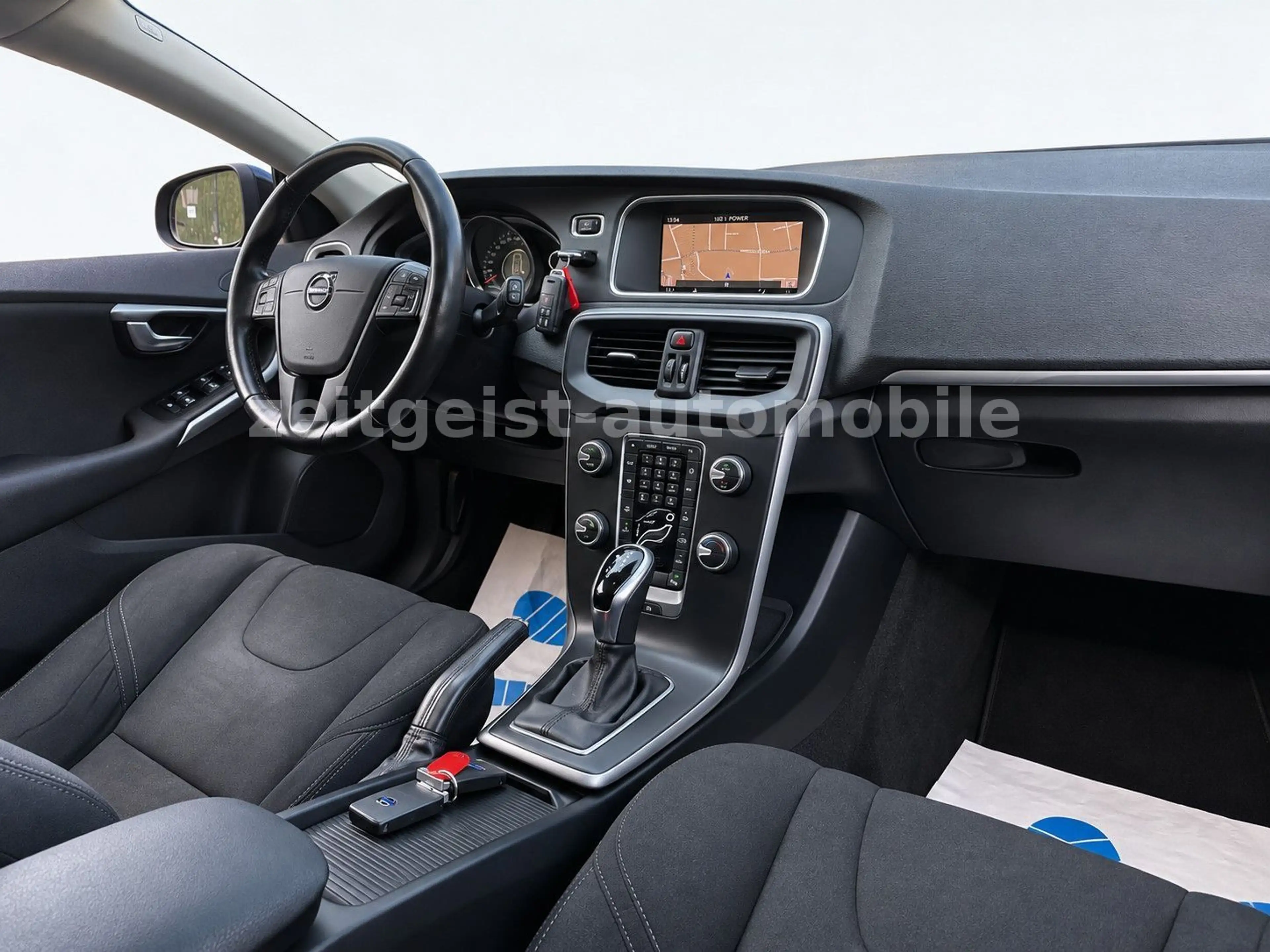 Volvo V40 D2 *TÜV & SERVICE NEU* — photo 10