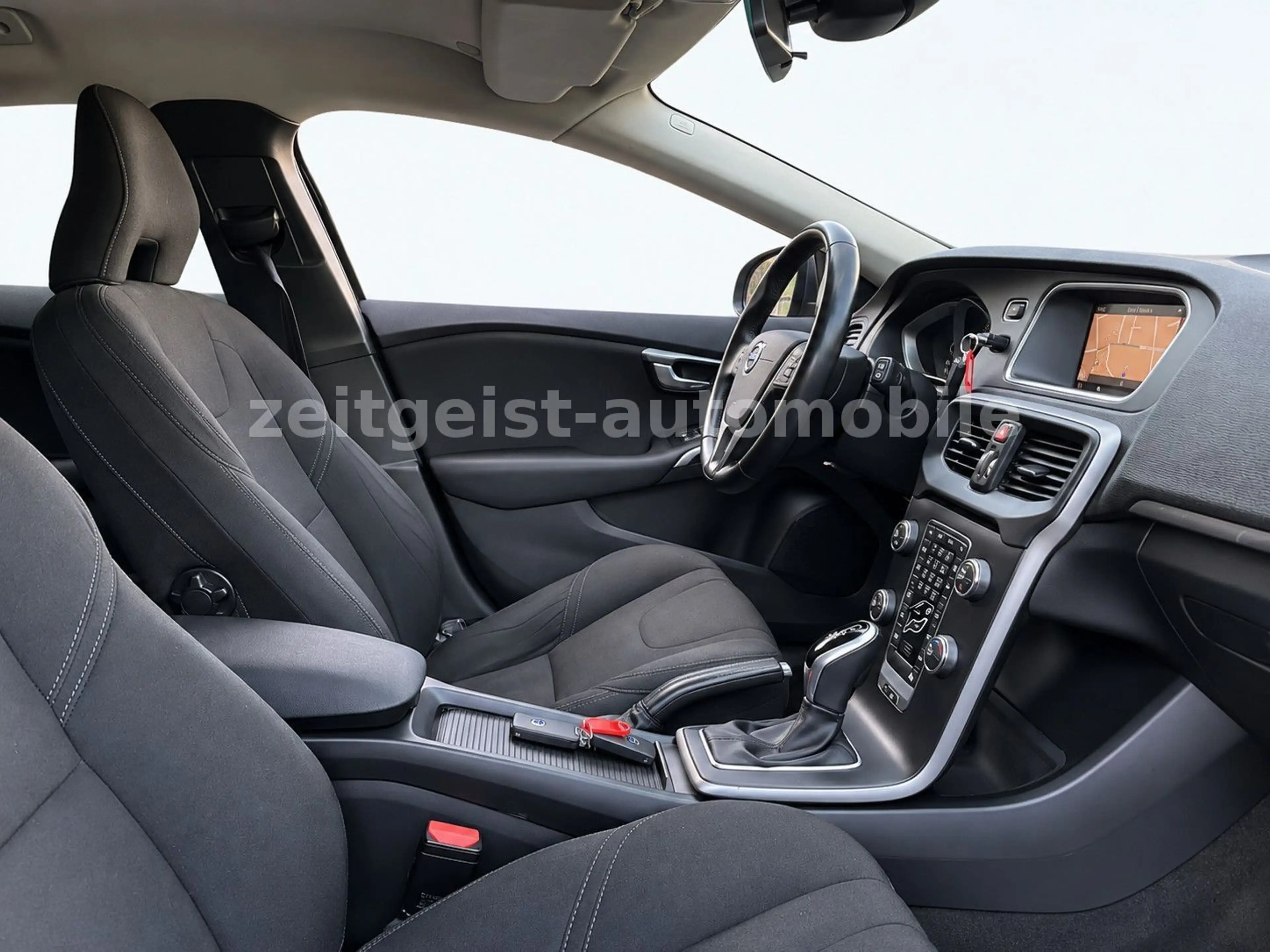 Volvo V40 D2 *TÜV & SERVICE NEU* — photo 11