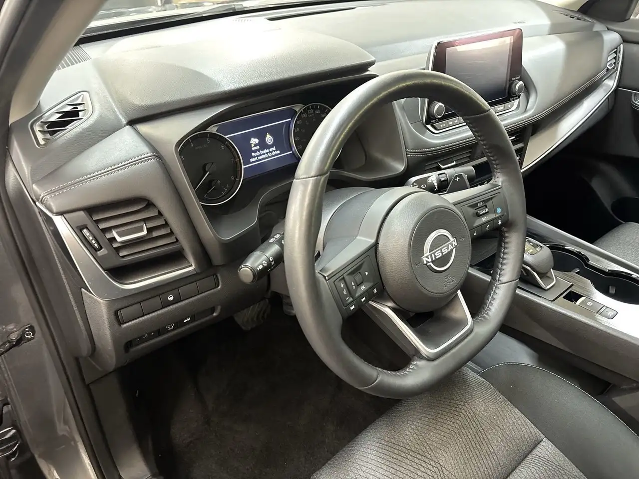 Nissan Rogue снимка Nissan Rogue