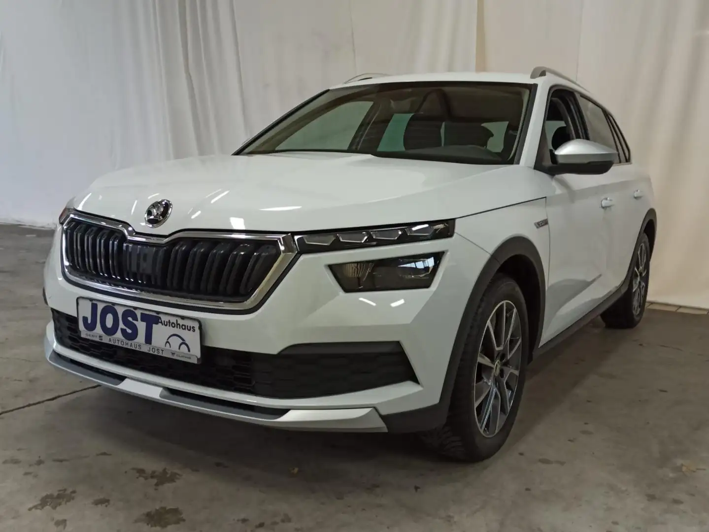 Skoda Kamiq Scoutline 1.0 TSI DSG Navi LED Kamera el.Klappe Weiß - 1