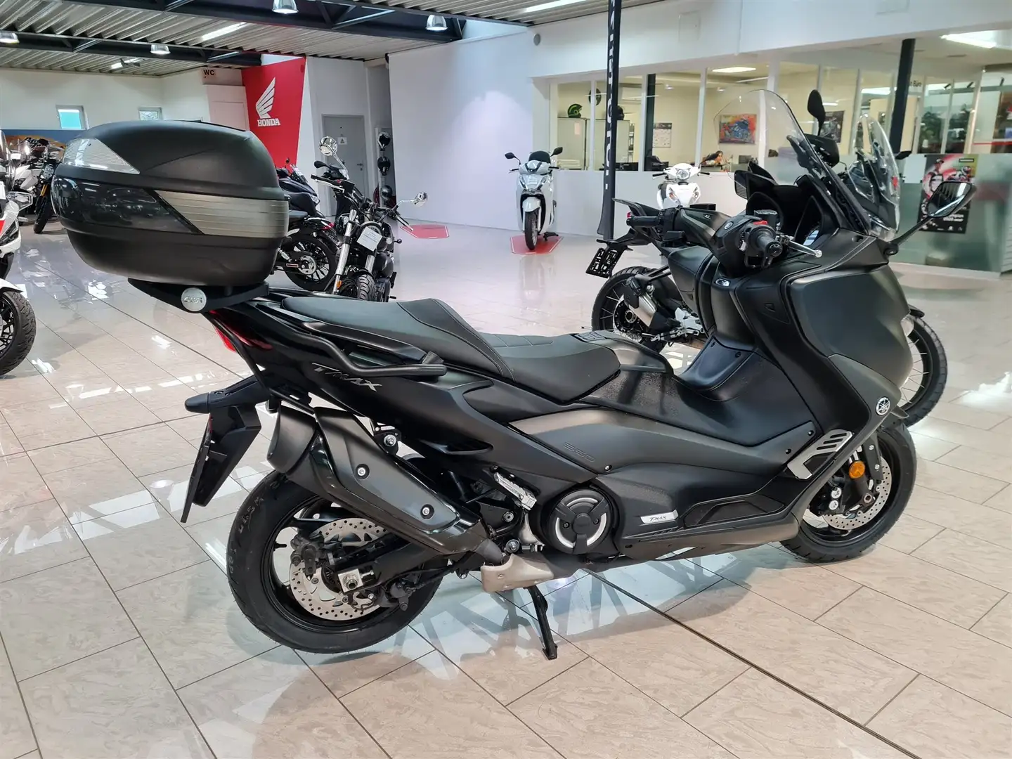 Yamaha TMAX 560 Schwarz - 2