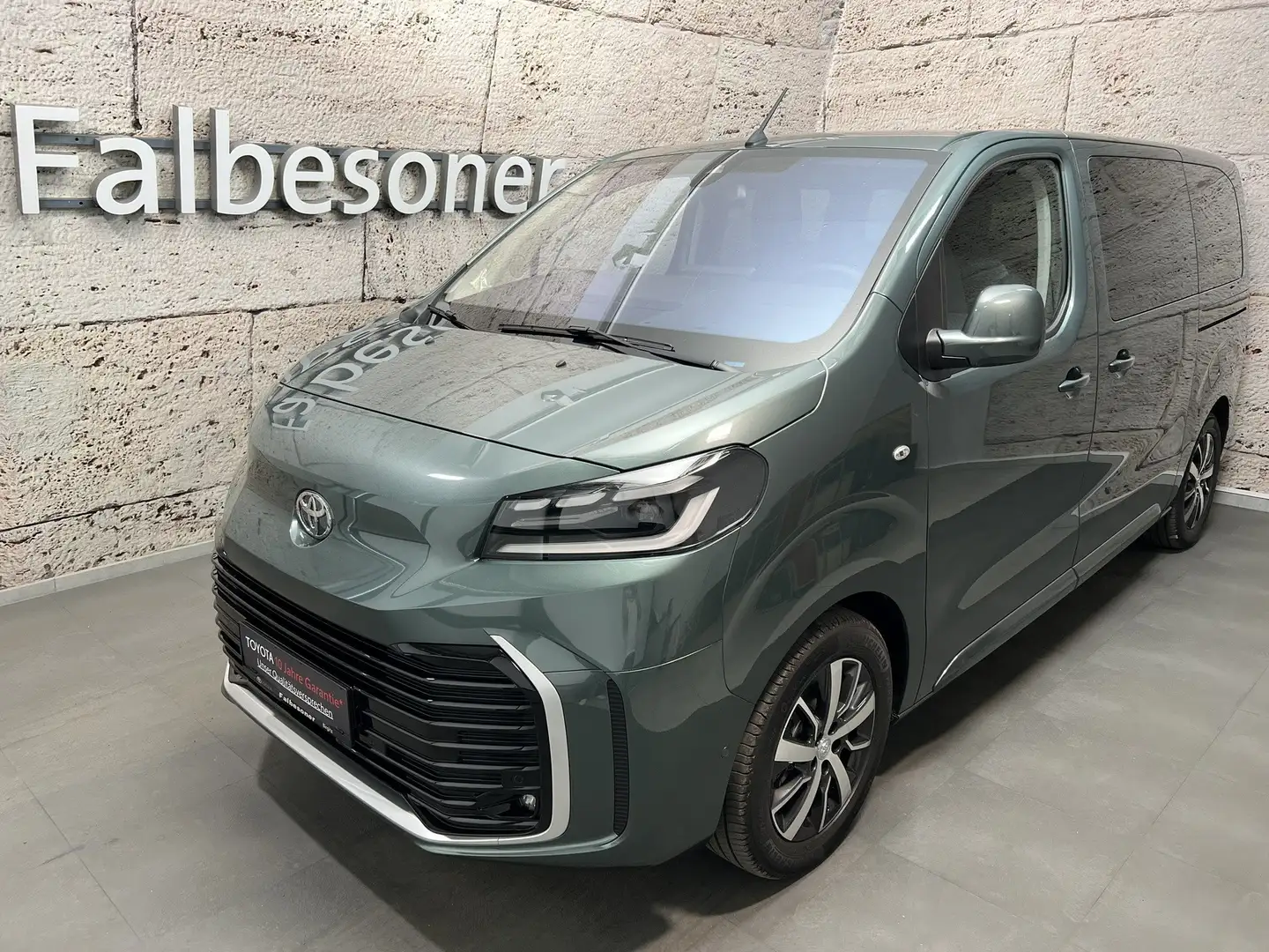 Toyota Proace Verso L1 2,2 Diesel Teamplayer Grün - 1