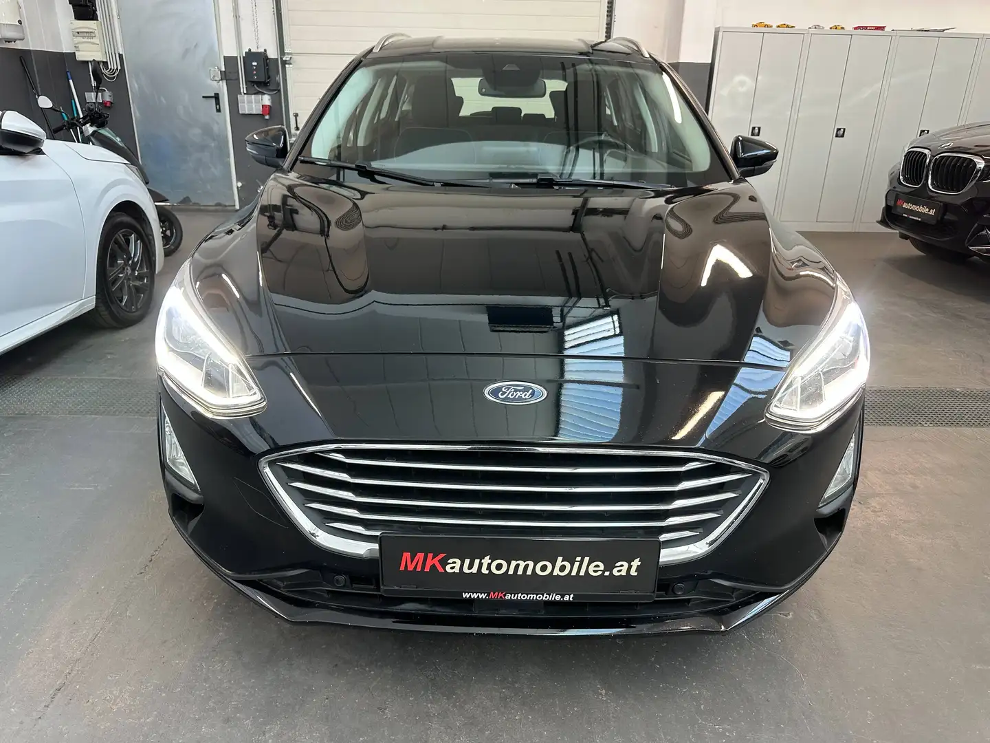 Ford Focus Traveller 2,0 EcoBlue SCR Titanium Business Aut. Schwarz - 2