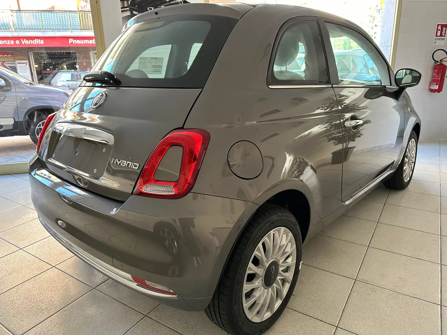 Fiat 500 1.0 hybrid Dolcevita 70cv KM ZERO PRONTA CONSEGNA Grijs - 2