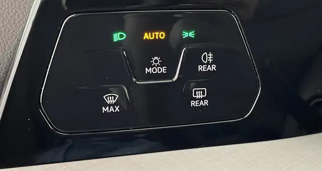 Volkswagen Golf view 12