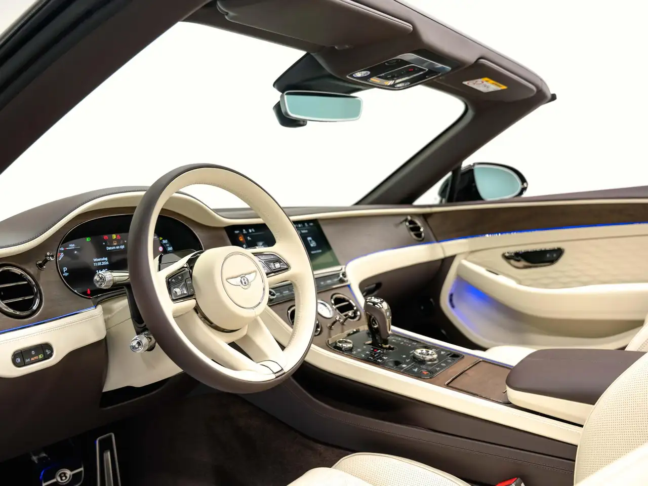 Bentley Continental GTC 2026 — фото 12