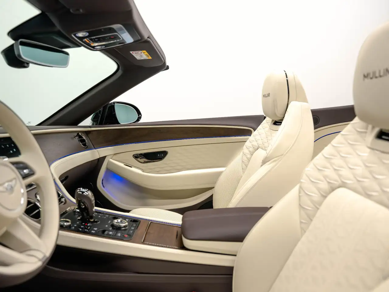 Bentley Continental GTC 2026 — фото 15