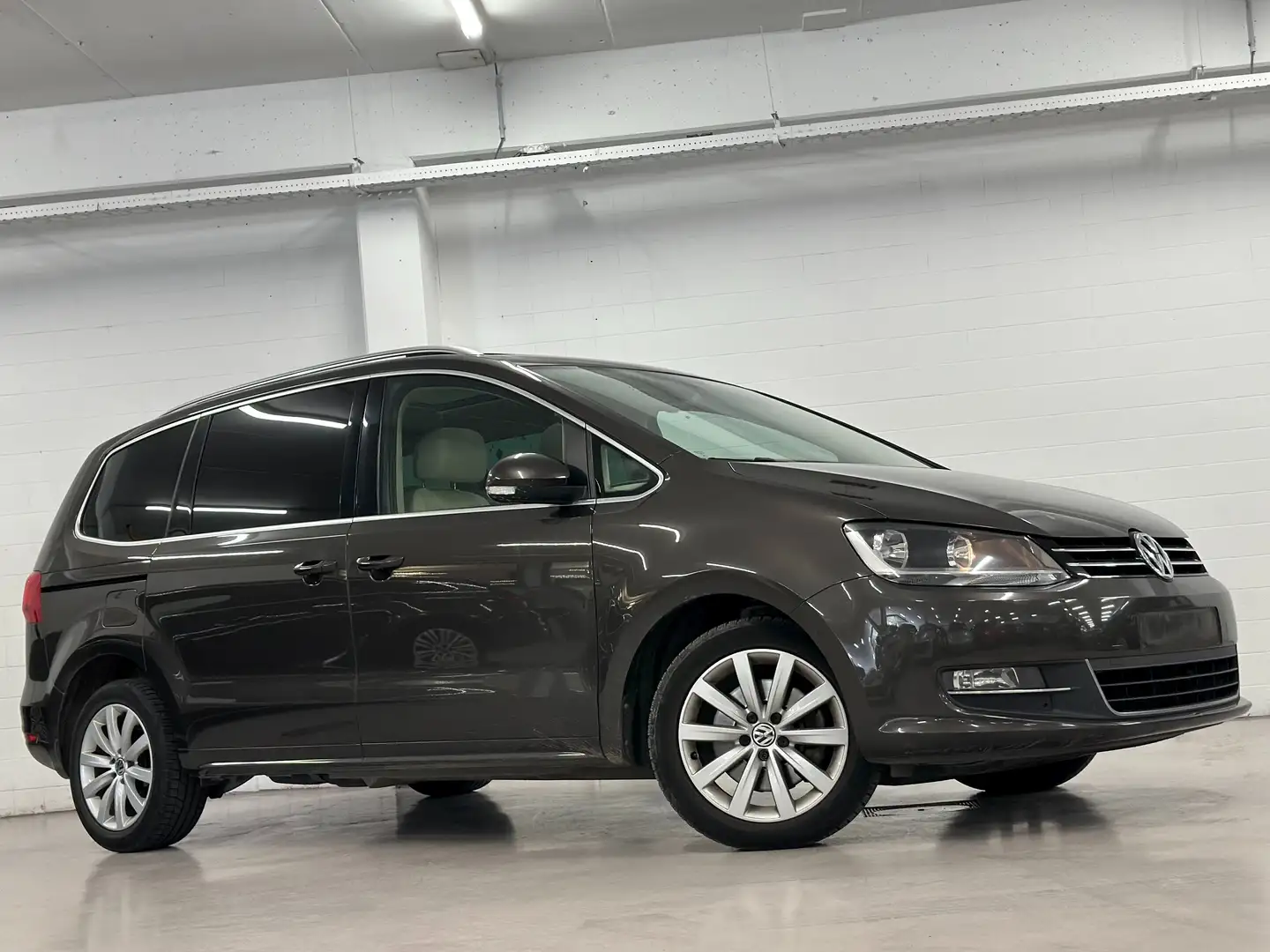 Volkswagen Sharan Bluemotion Automaat 2.0 TDI 2015 Zo Meenemen Коричневый - 1