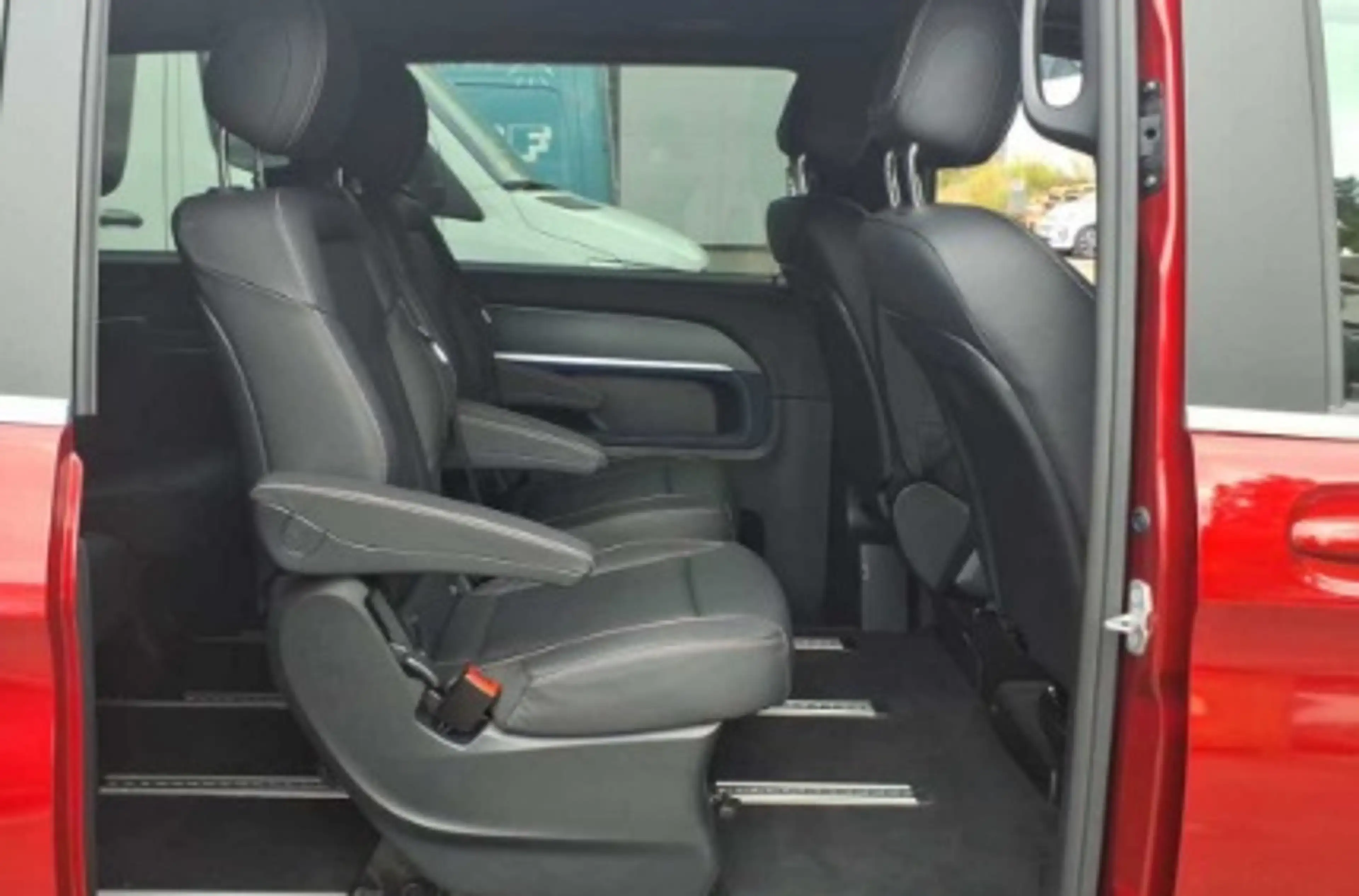 Mercedes-Benz EQV 300 lang Avantgarde Panoramaschiebedach — photo 5