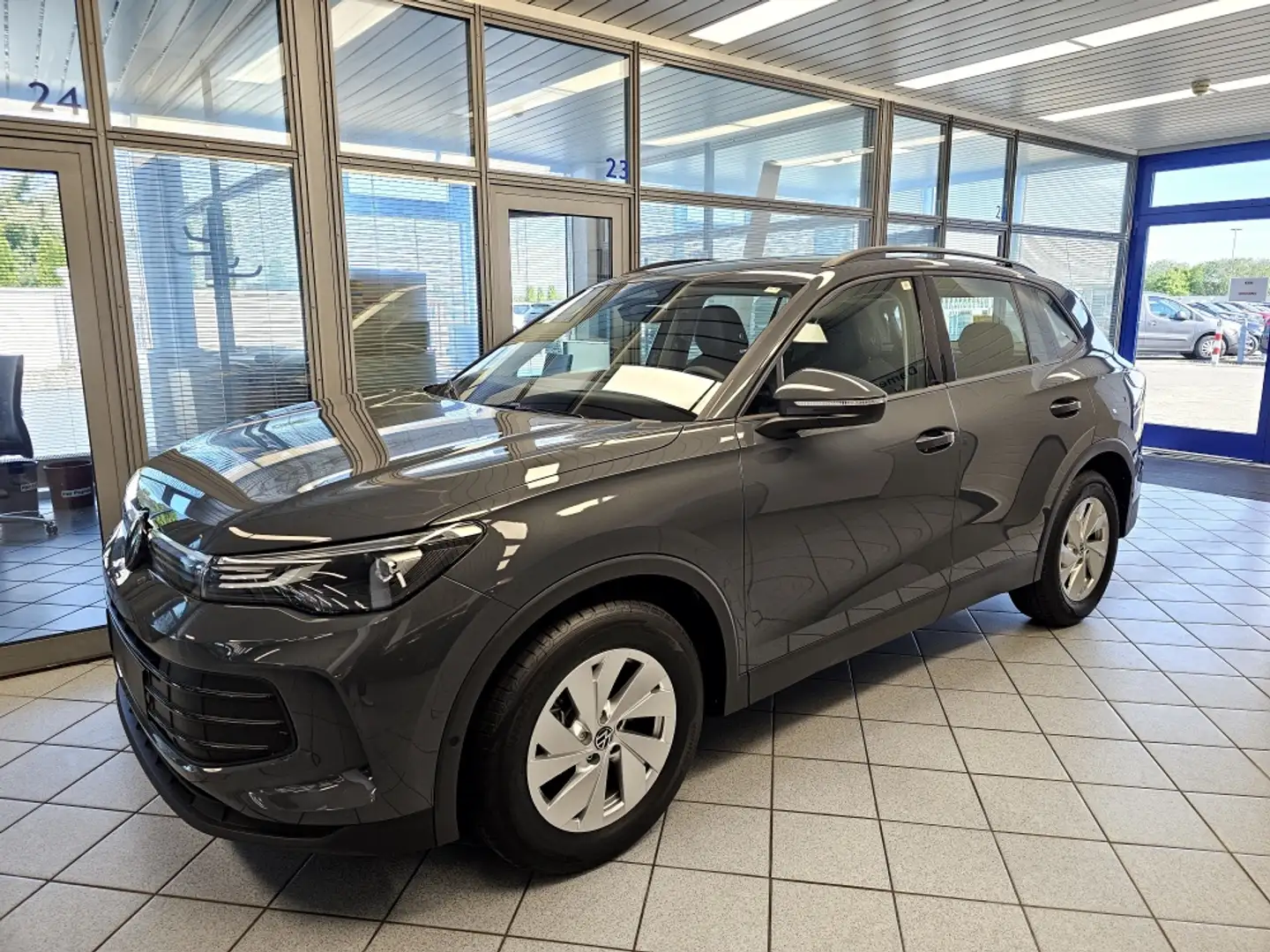 Volkswagen Tiguan AHK anklappb,Climatr,Sitzhzg,Kamera,LED Grau - 2