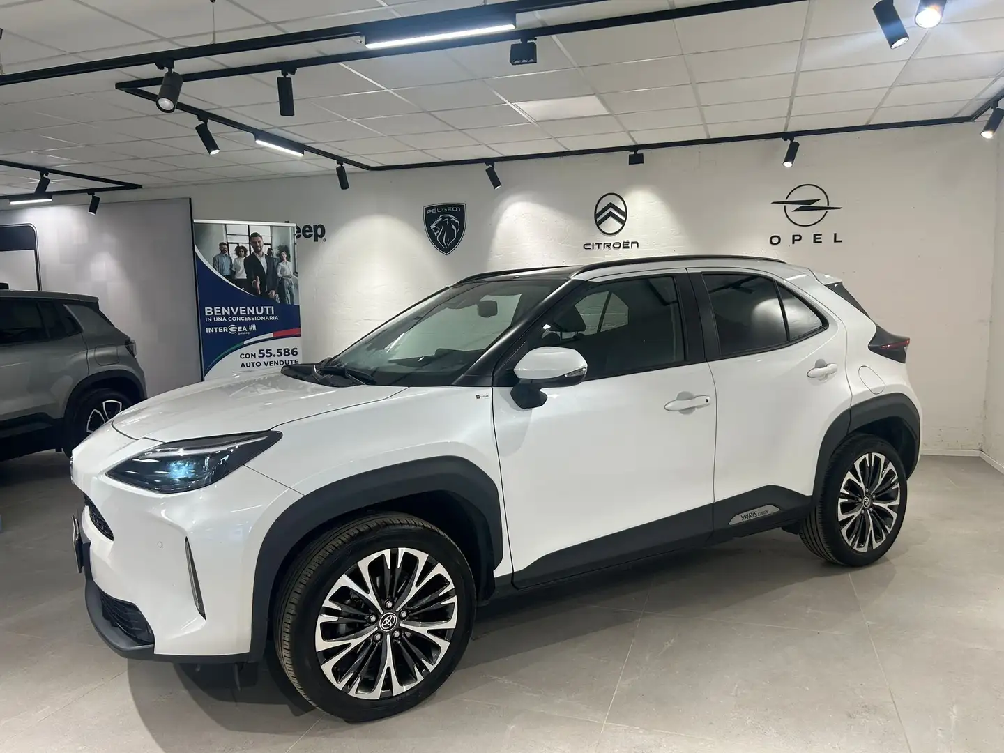 Toyota Yaris Cross 1.5 H Lounge Weiß - 2