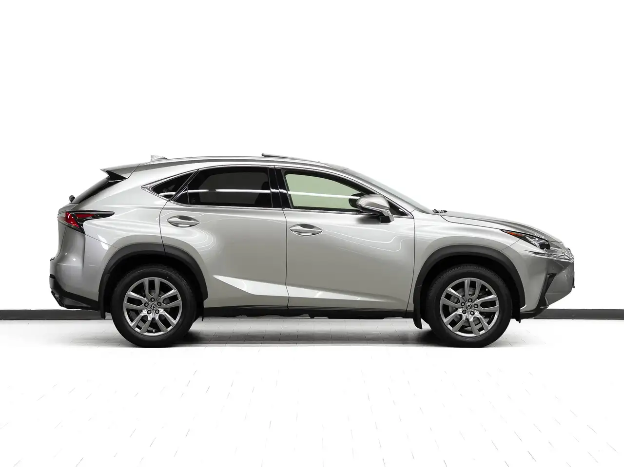 Lexus NX снимка Lexus NX