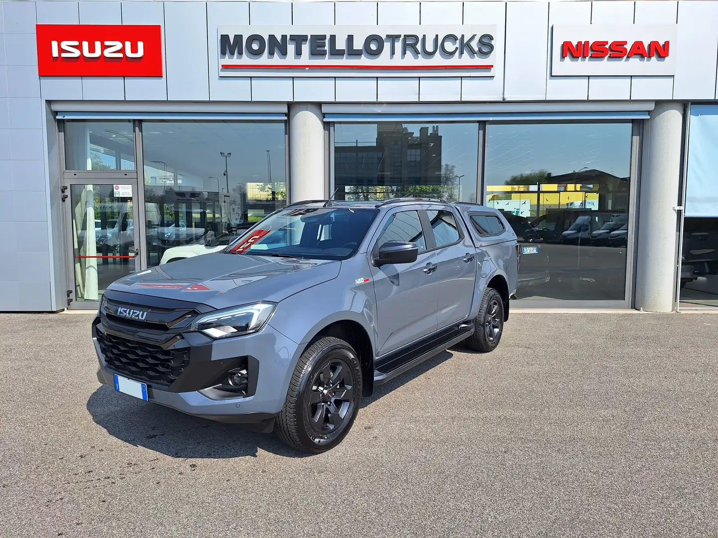Isuzu D-Max 1.9Crew N60 Nitro Sport 4x4 A/T HARD TOP AZIENDALE Grijs - 1