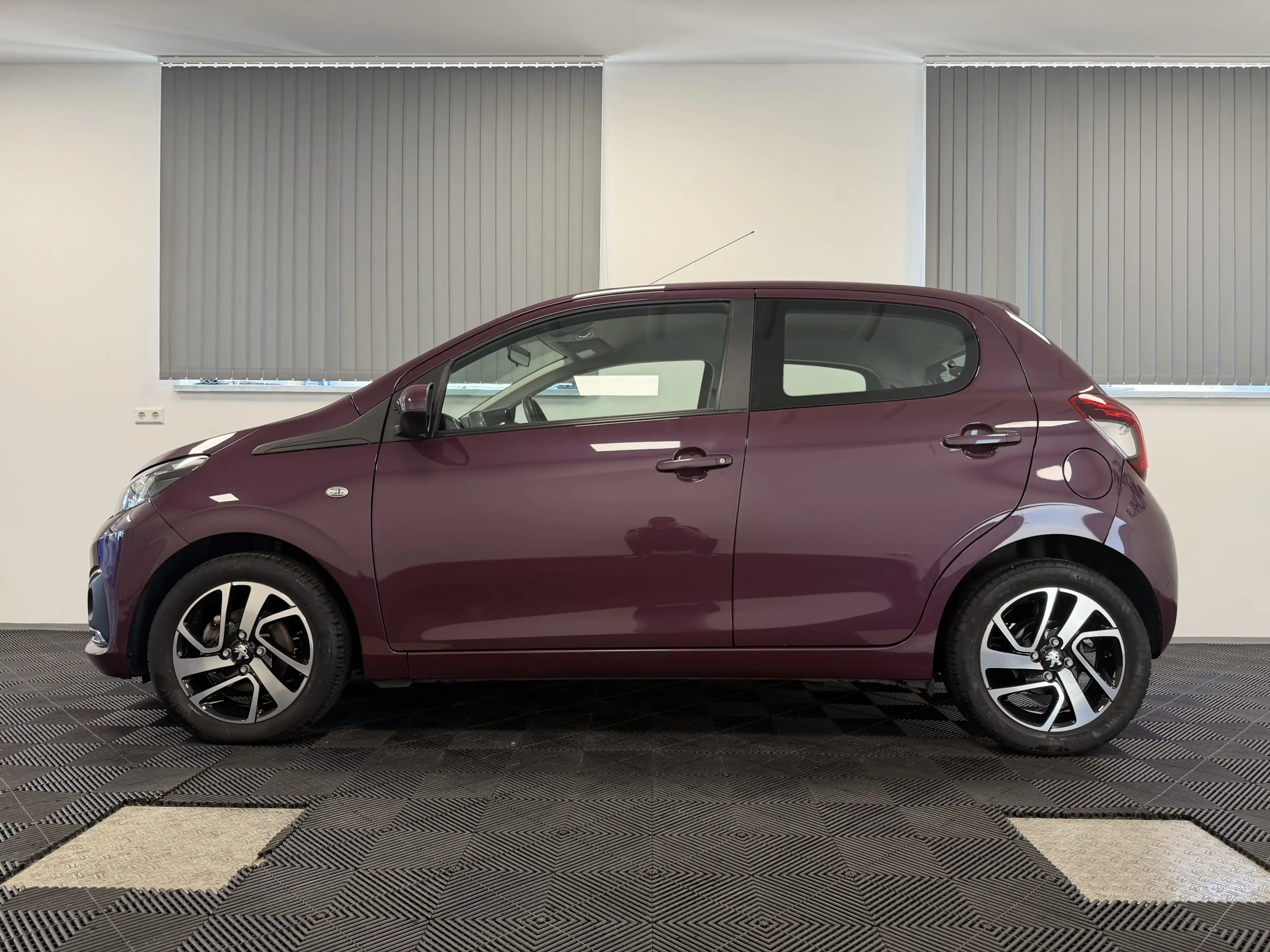 Peugeot 108 1.2 VTI 82 Allure 5-türig Klima Bluetooth — photo 5