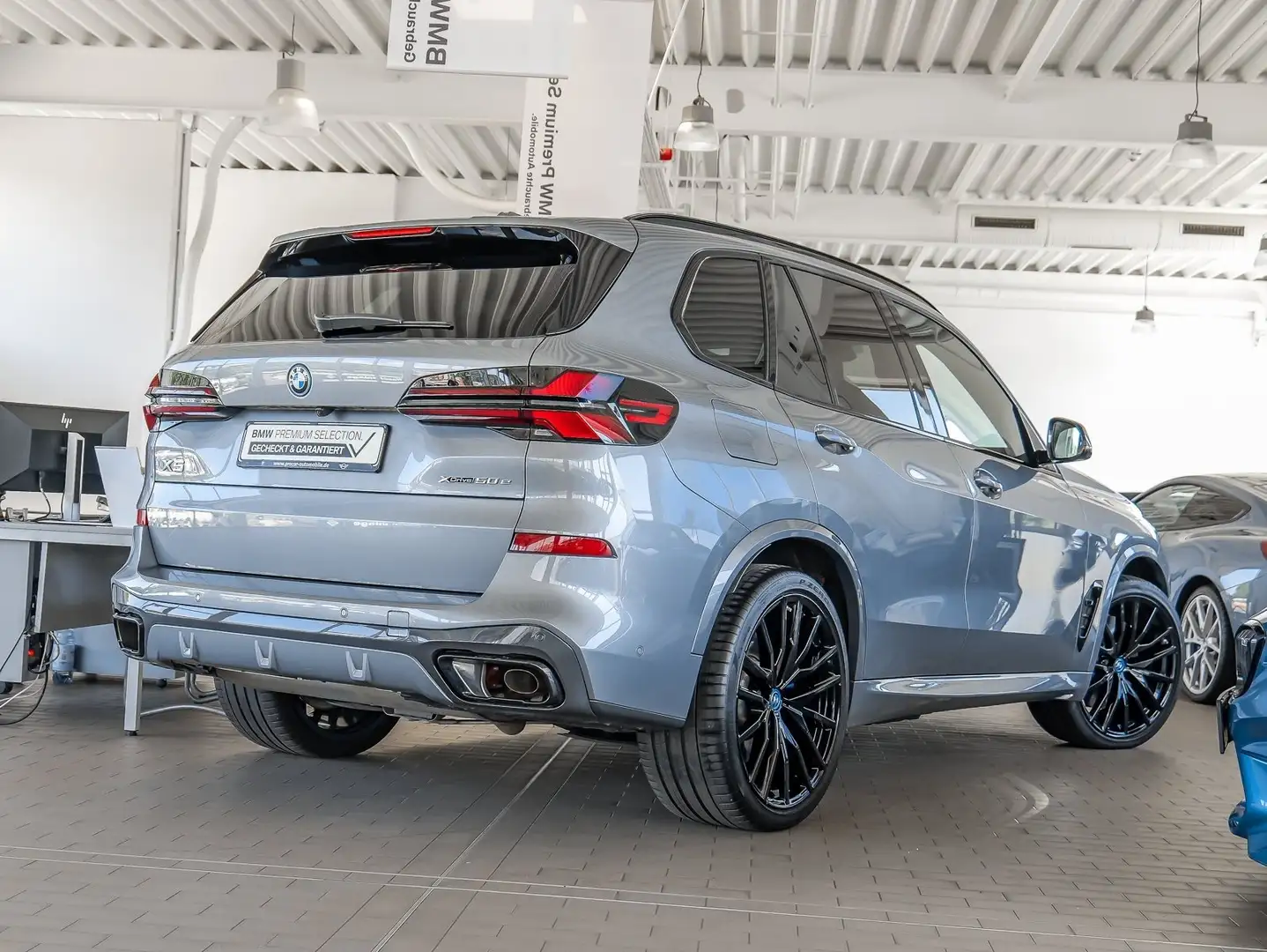 BMW X5 xDrive50e M-SportPro Pano 22Zoll M-Sitze Anhängk. Grau - 2