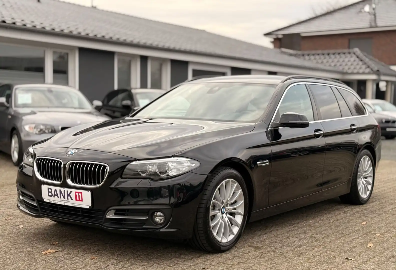 BMW 520 d F11 Aut.AHK HiFi Pano Keyless&Go Unfallfrei Nero - 1