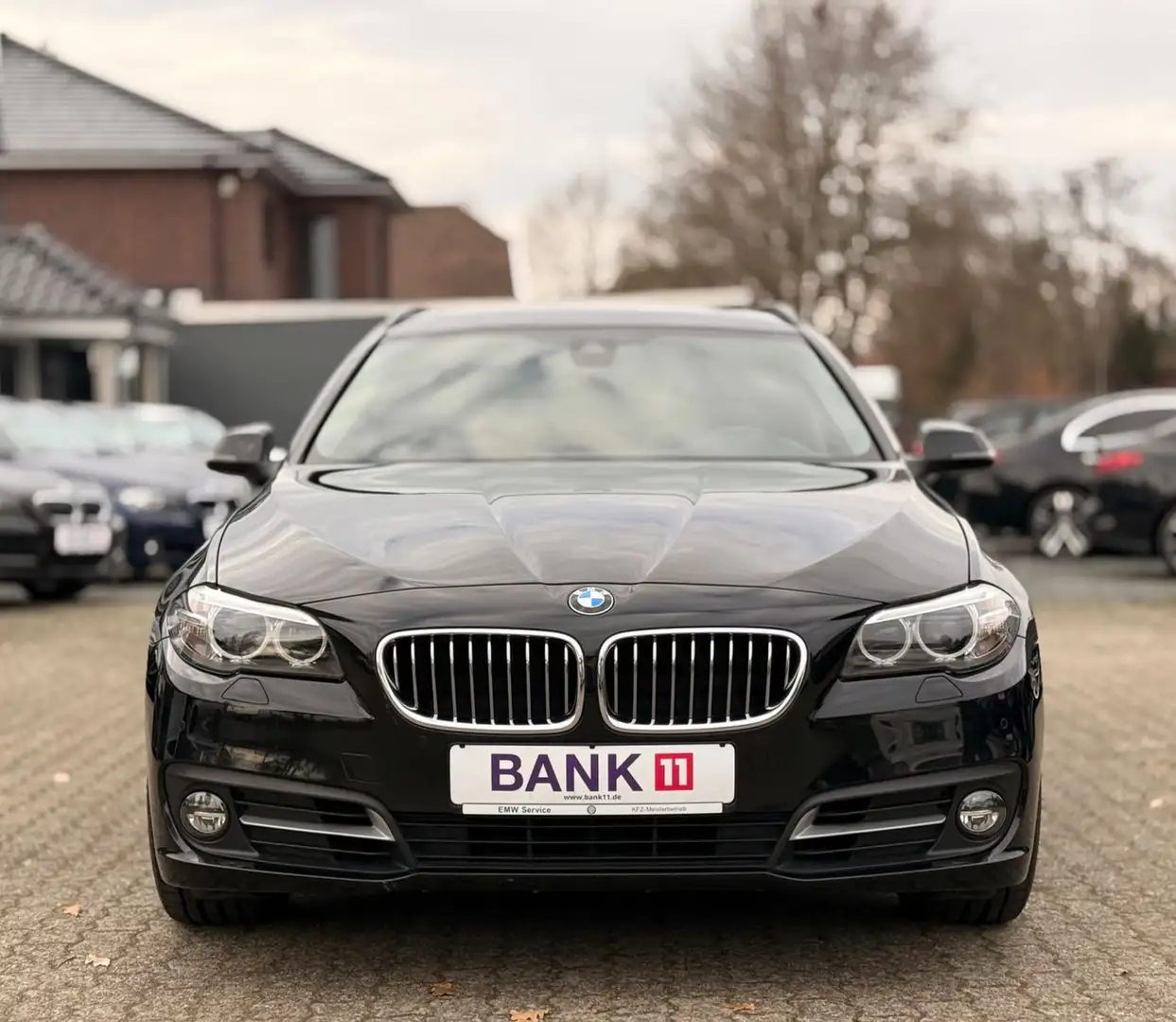 BMW 520 d F11 Aut.AHK HiFi Pano Keyless&Go Unfallfrei Nero - 2