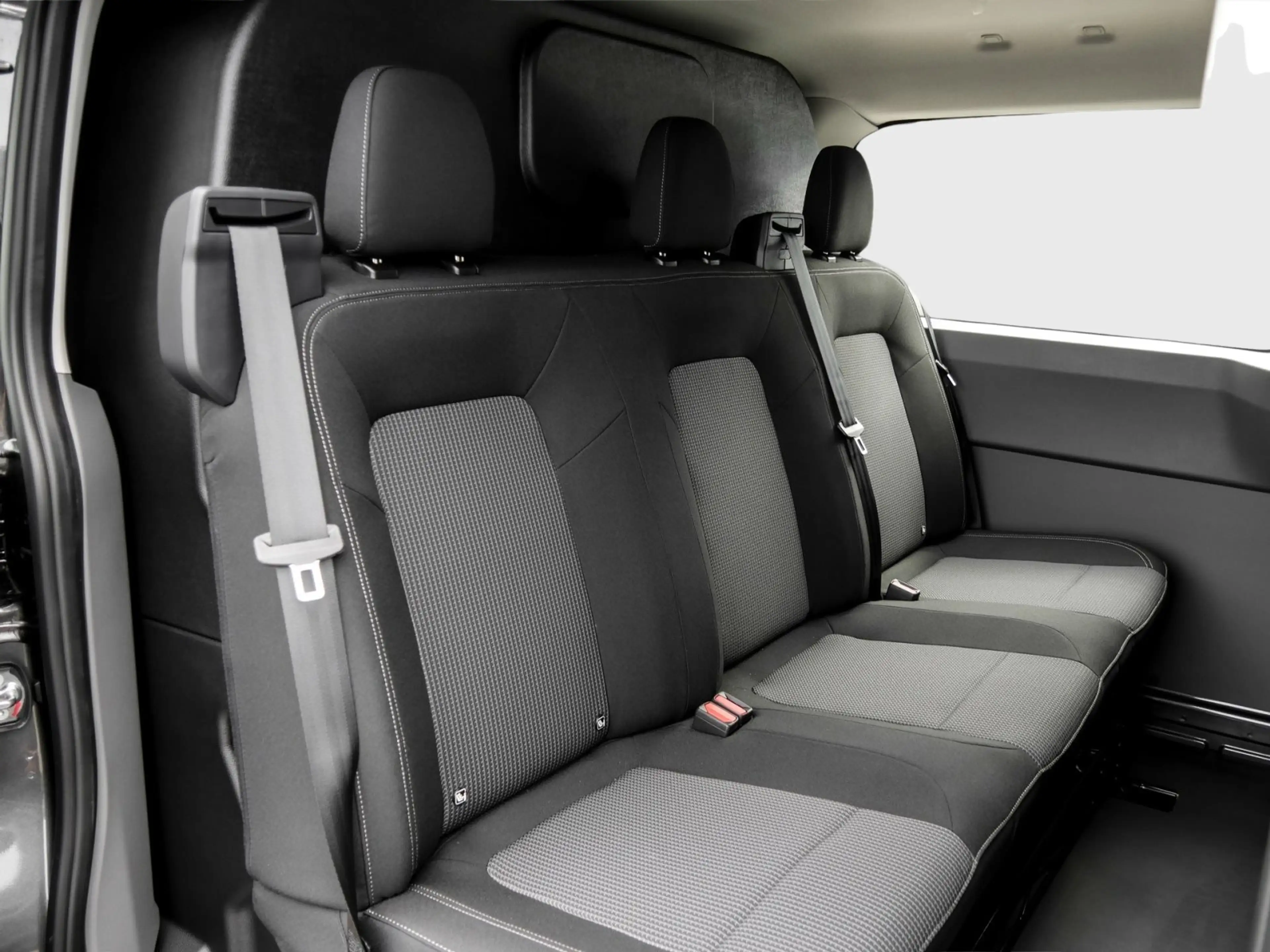 Volkswagen Transporter Kasten Plus 2.0 TDI AHK AreaView ACC — photo 4
