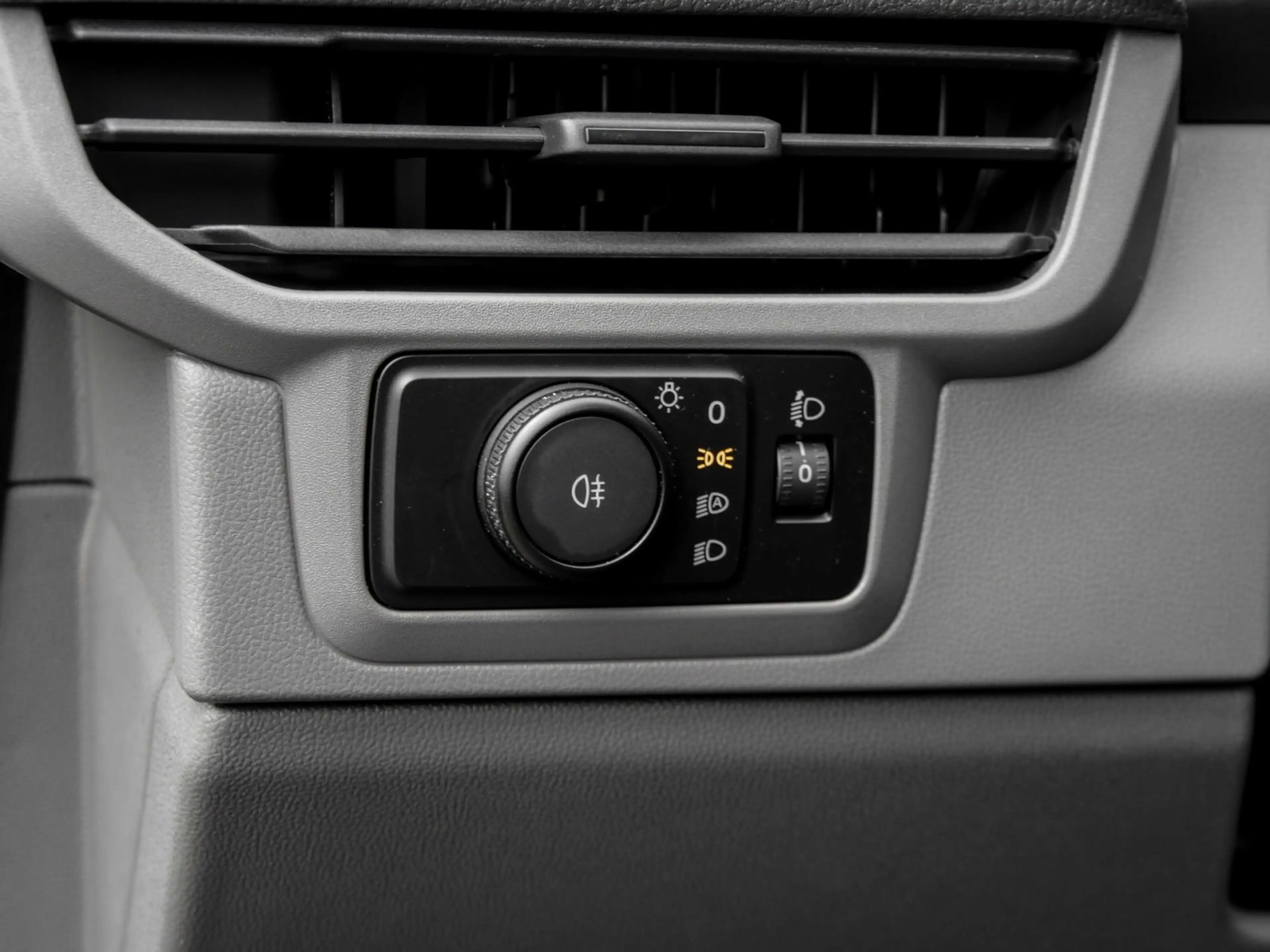 Volkswagen Transporter Kasten Plus 2.0 TDI AHK AreaView ACC — photo 15