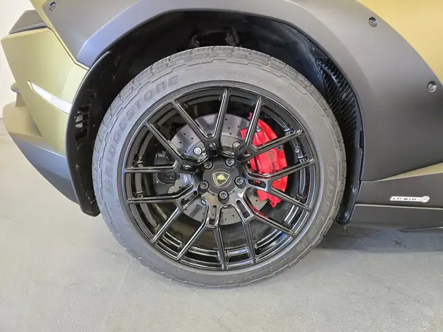 Lamborghini Sterrato view 9