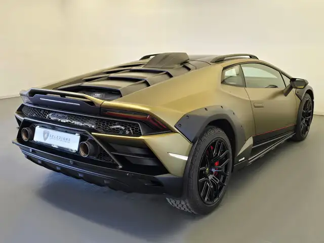 Lamborghini Sterrato view 3