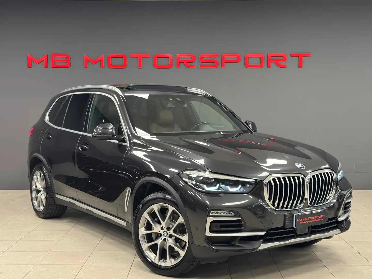 BMW X5 X5 xdrive30d xLine auto Grijs - 1