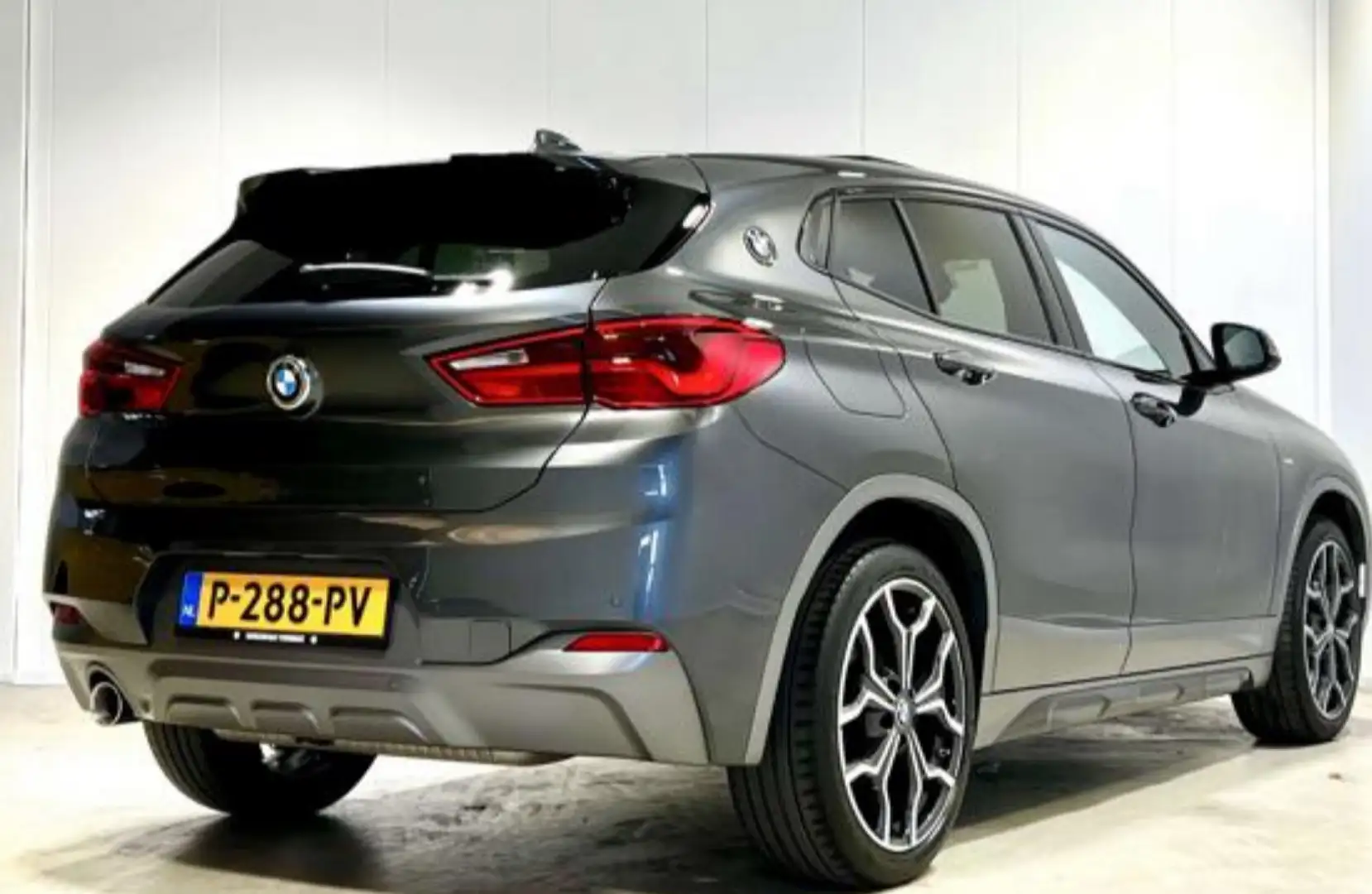 BMW X2 sDrive18i High Exec. M-sport Gris - 2