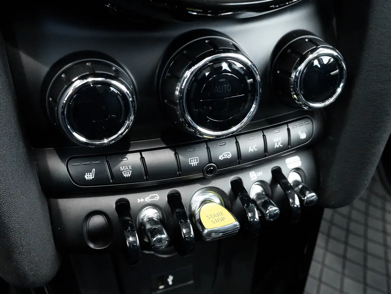 MINI 3 Door снимка MINI 3 Door