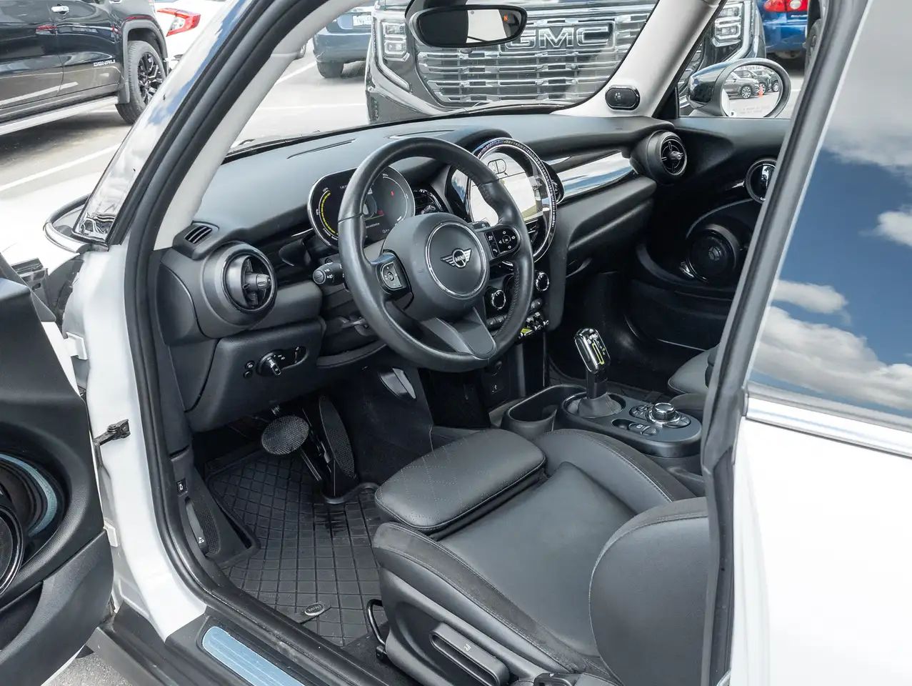MINI 3 Door снимка MINI 3 Door