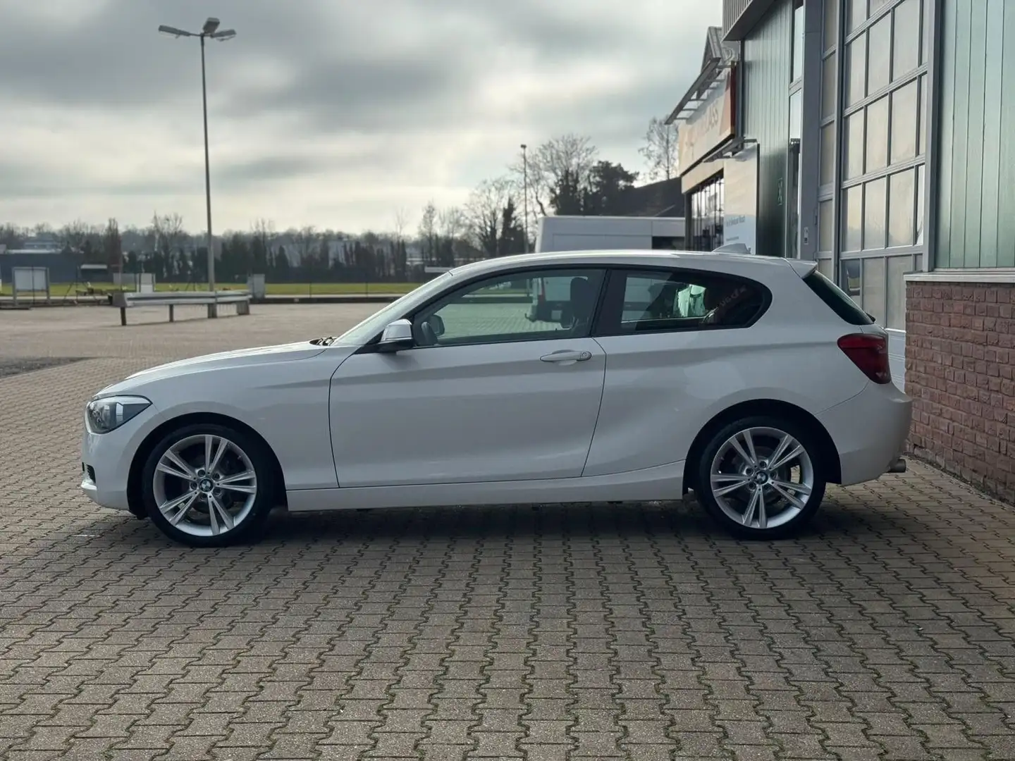 BMW 114 1 Limousine 3-trg. 114 d TÜV&Insp NEU Blanc - 2