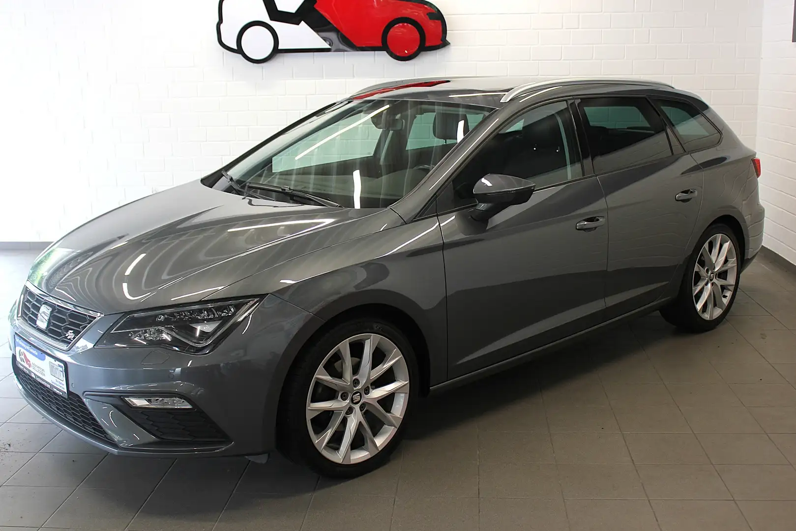 SEAT Leon ST 1,4 TSI "FR" Pano AHK LED Shzg Klima Navi DAB Grau - 1