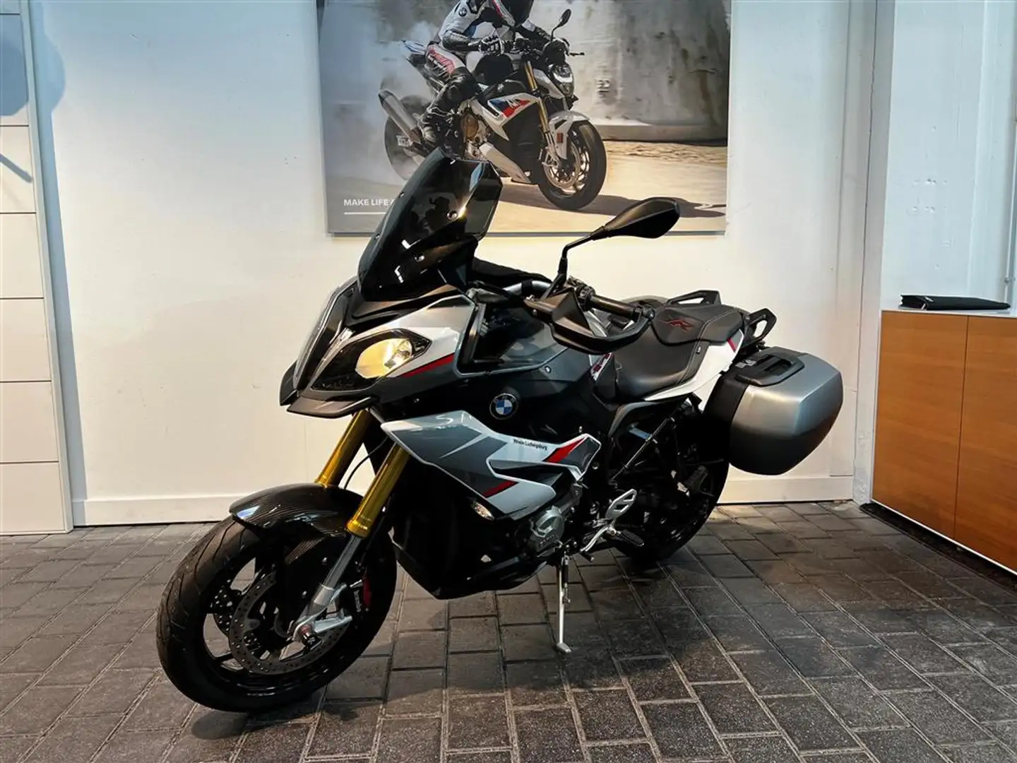 BMW S 1000 XR 0 - 1