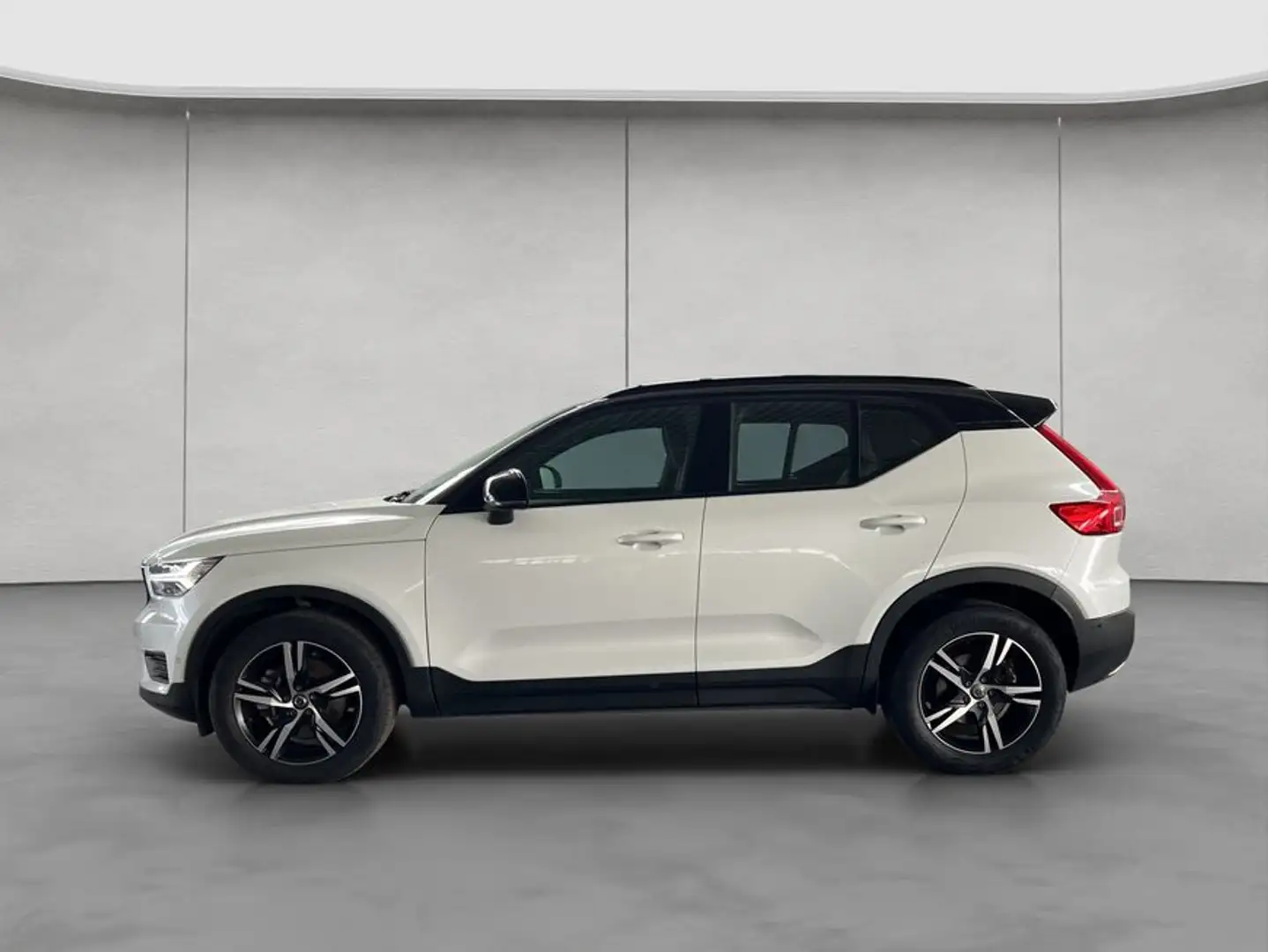 Volvo XC40 XC40 D4 AWD R-Design Aut PilotAssist BLIS 360° bijela - 2