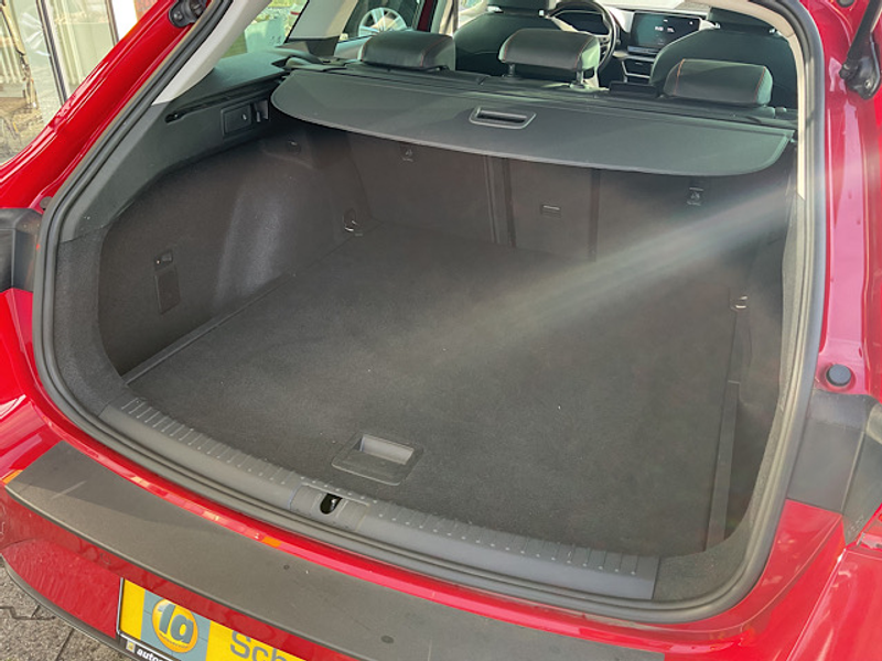 SEAT Leon Leon Sportstourer 2.0 TDI DSG FR *AHK*PANO*LED* — photo 6