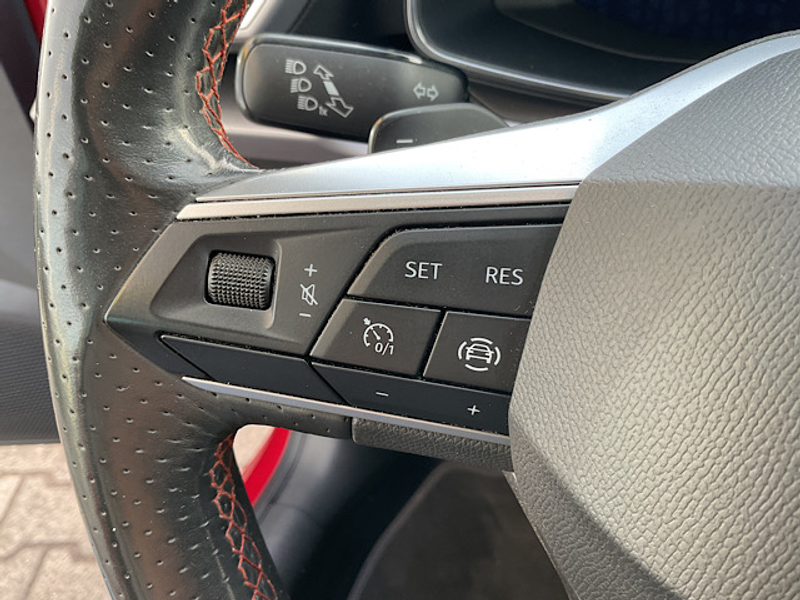 SEAT Leon Leon Sportstourer 2.0 TDI DSG FR *AHK*PANO*LED* — photo 10