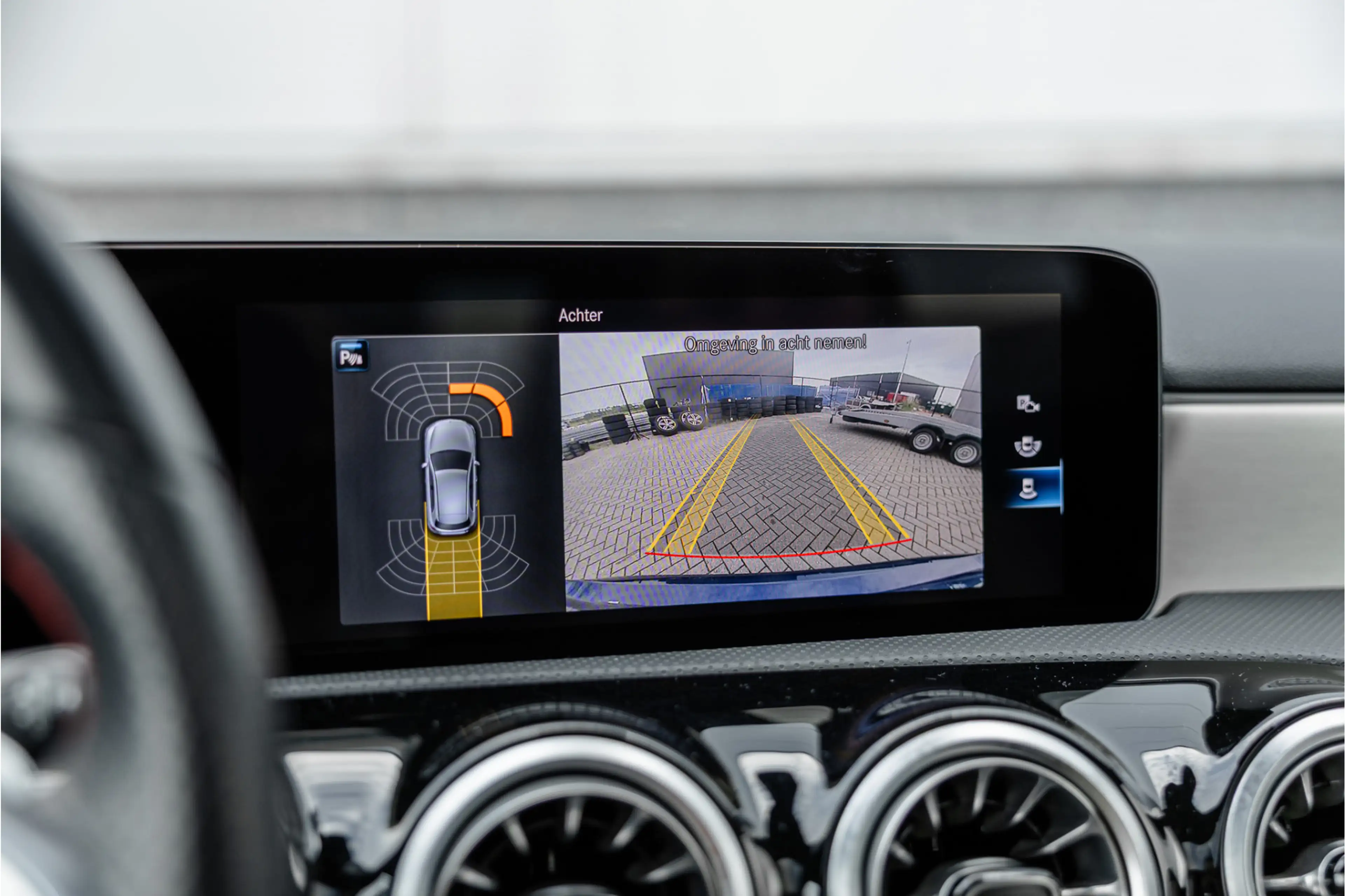 Mercedes-Benz A 250 e AMG Line Pano / Sfeerverlichting / Carplay / Nig — photo 14