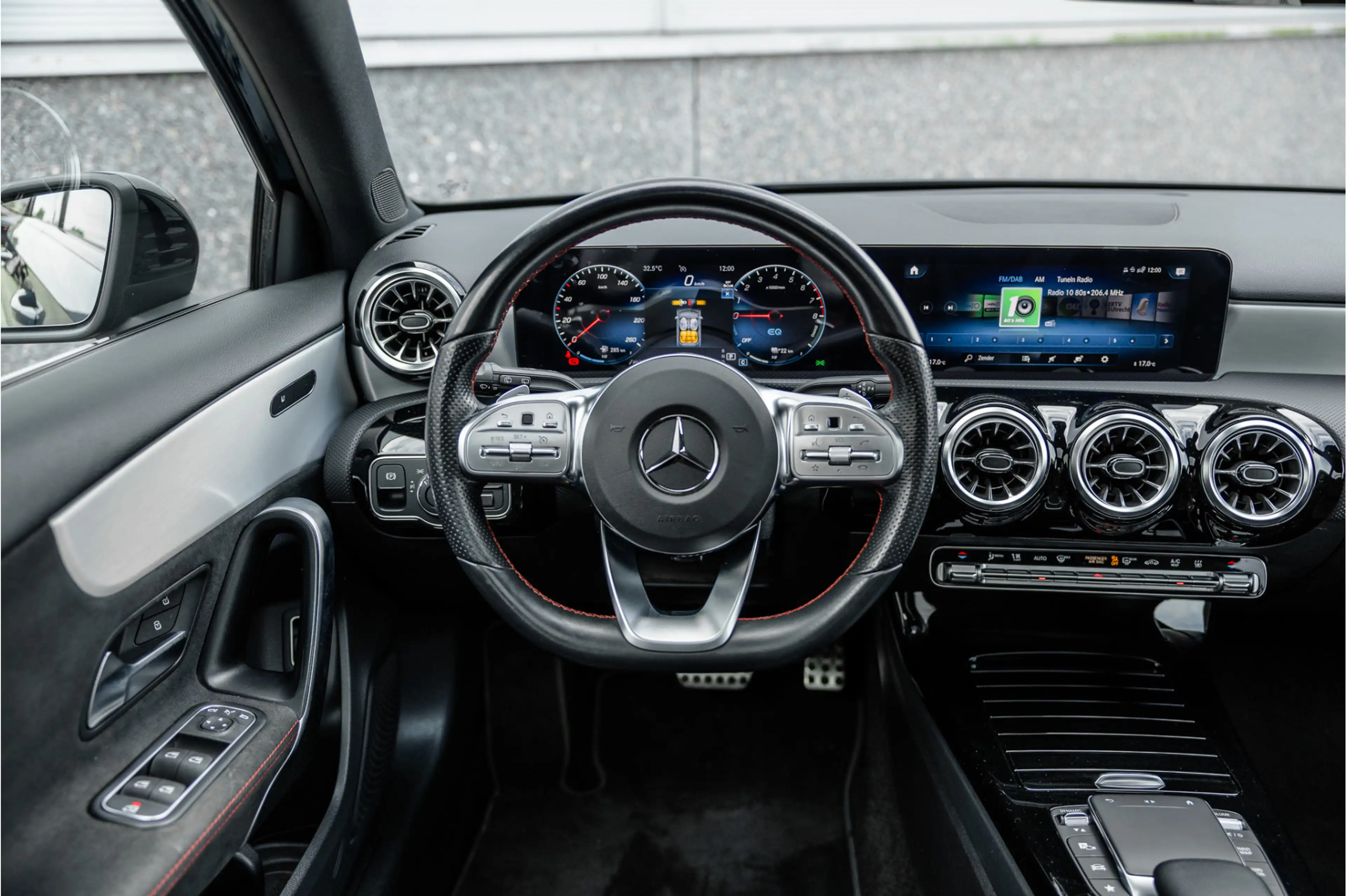 Mercedes-Benz A 250 e AMG Line Pano / Sfeerverlichting / Carplay / Nig — photo 10