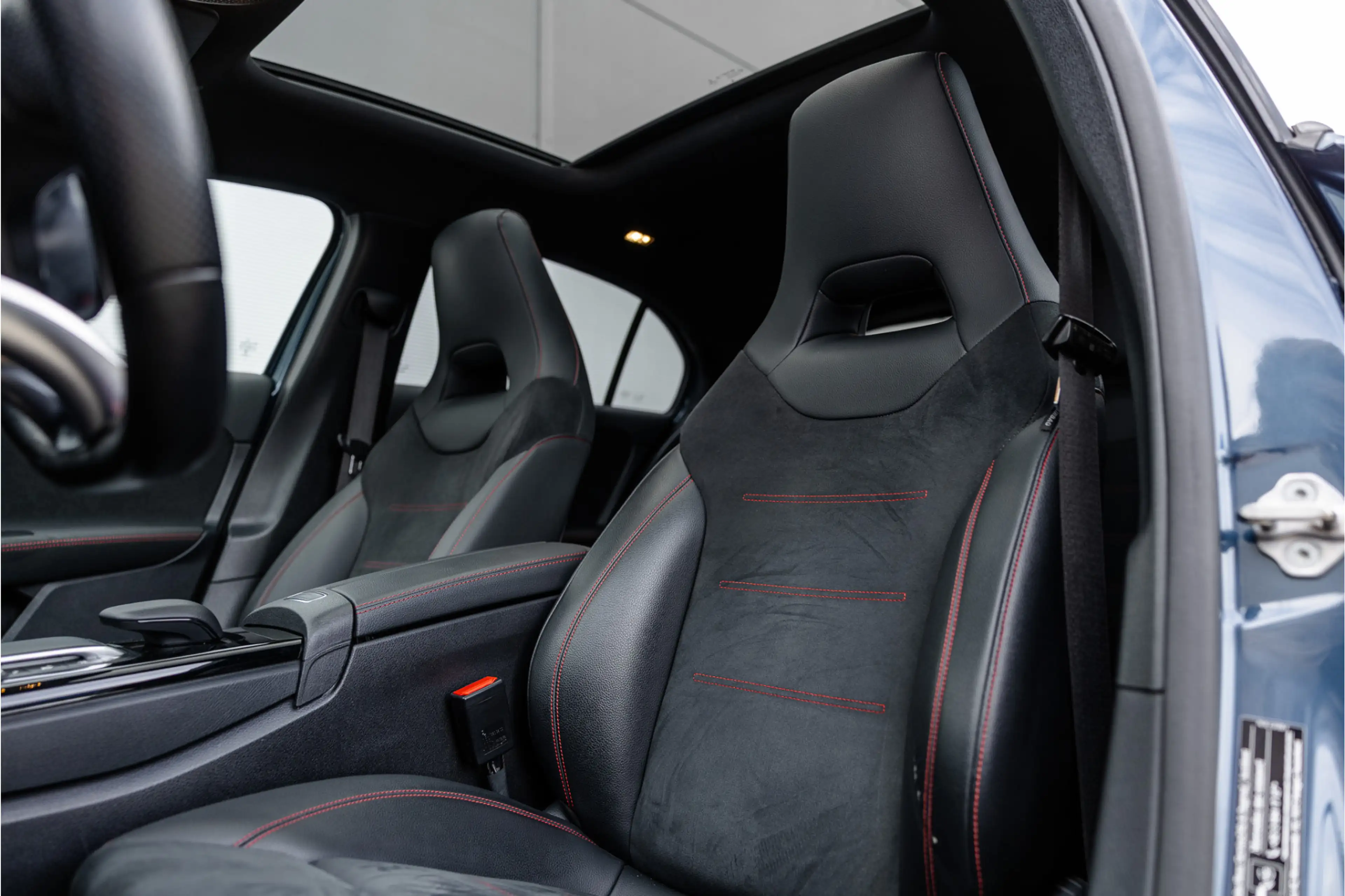 Mercedes-Benz A 250 e AMG Line Pano / Sfeerverlichting / Carplay / Nig — photo 7