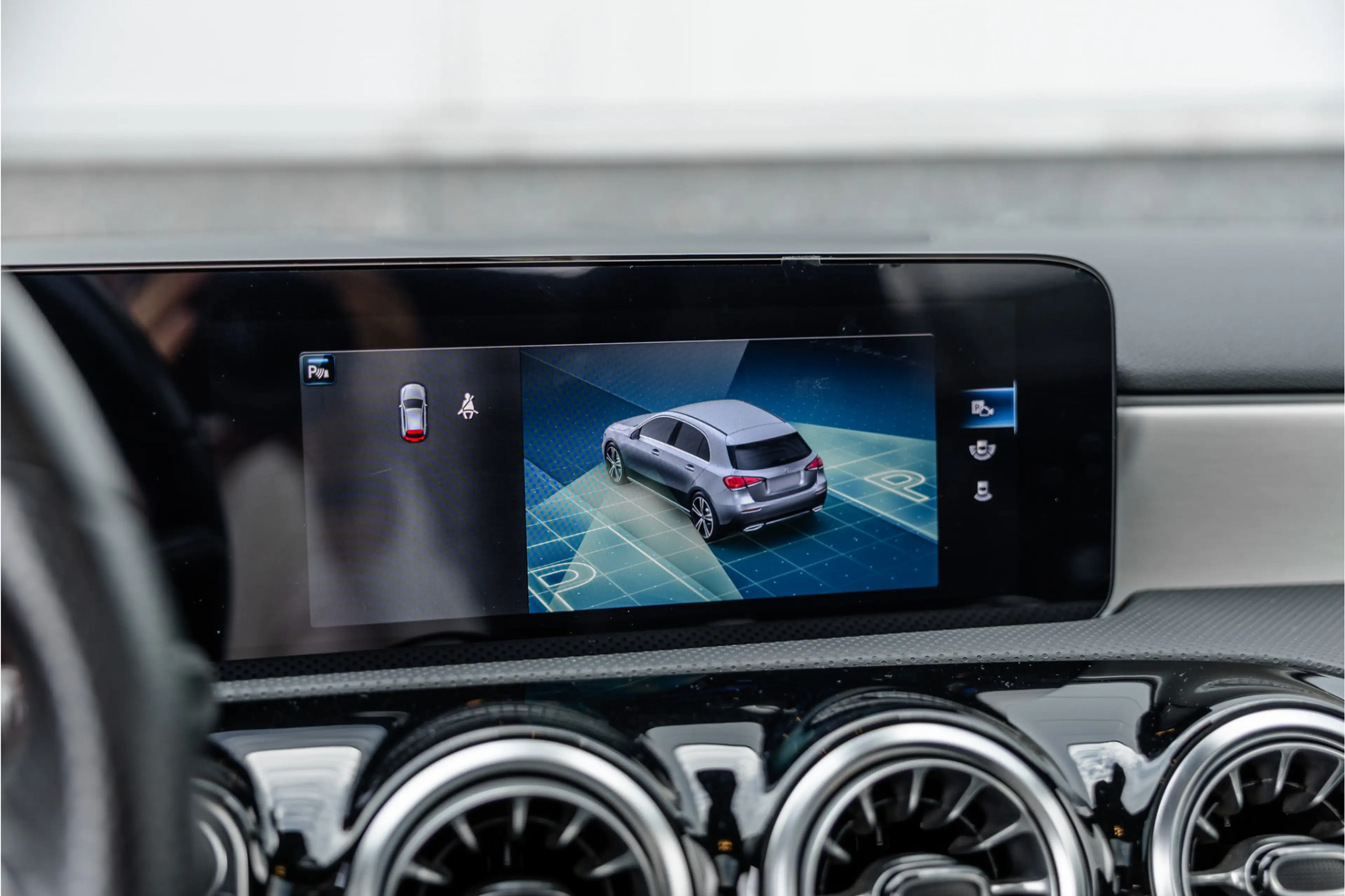 Mercedes-Benz A 250 e AMG Line Pano / Sfeerverlichting / Carplay / Nig — photo 15
