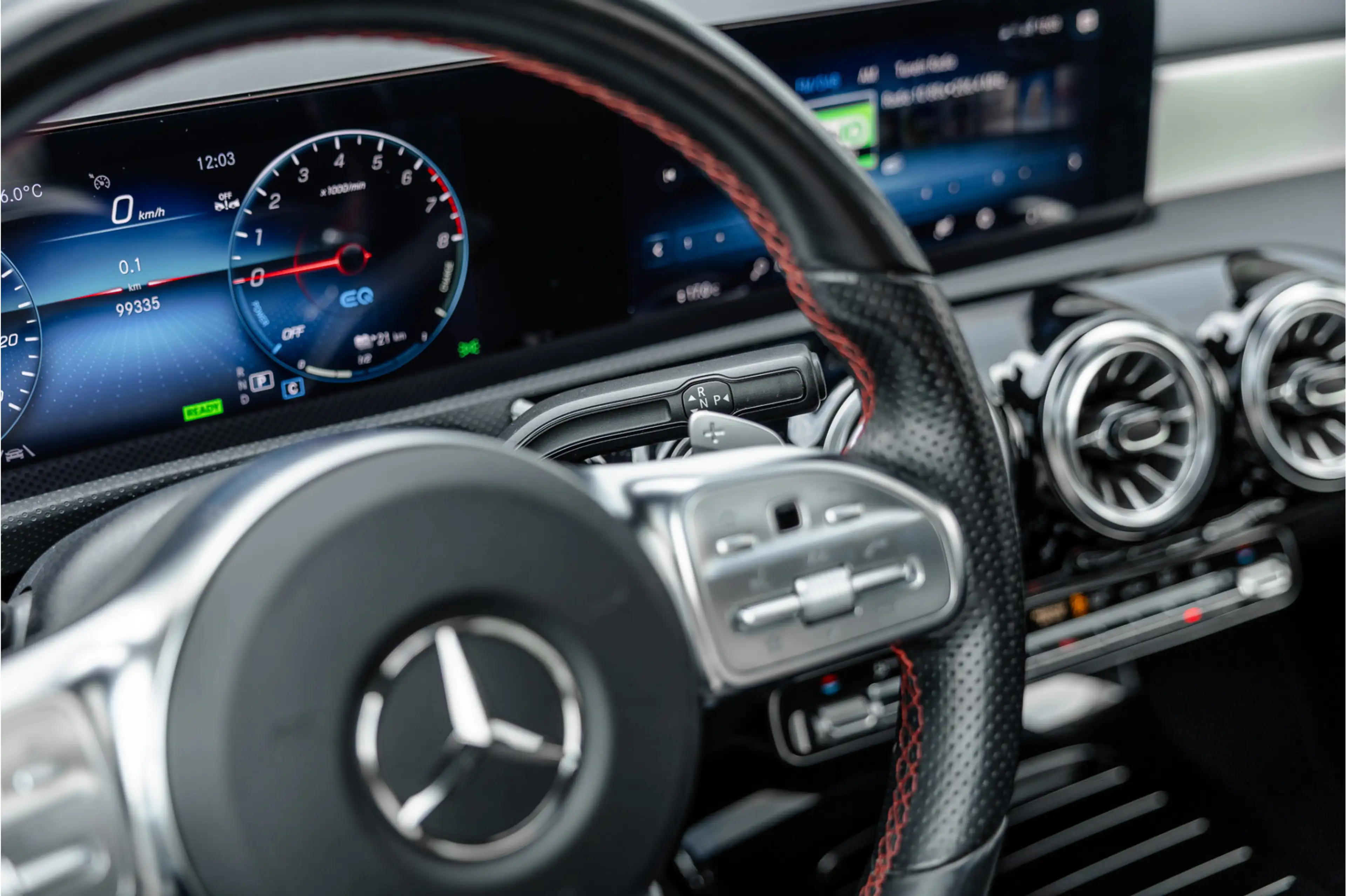 Mercedes-Benz A 250 e AMG Line Pano / Sfeerverlichting / Carplay / Nig — photo 11